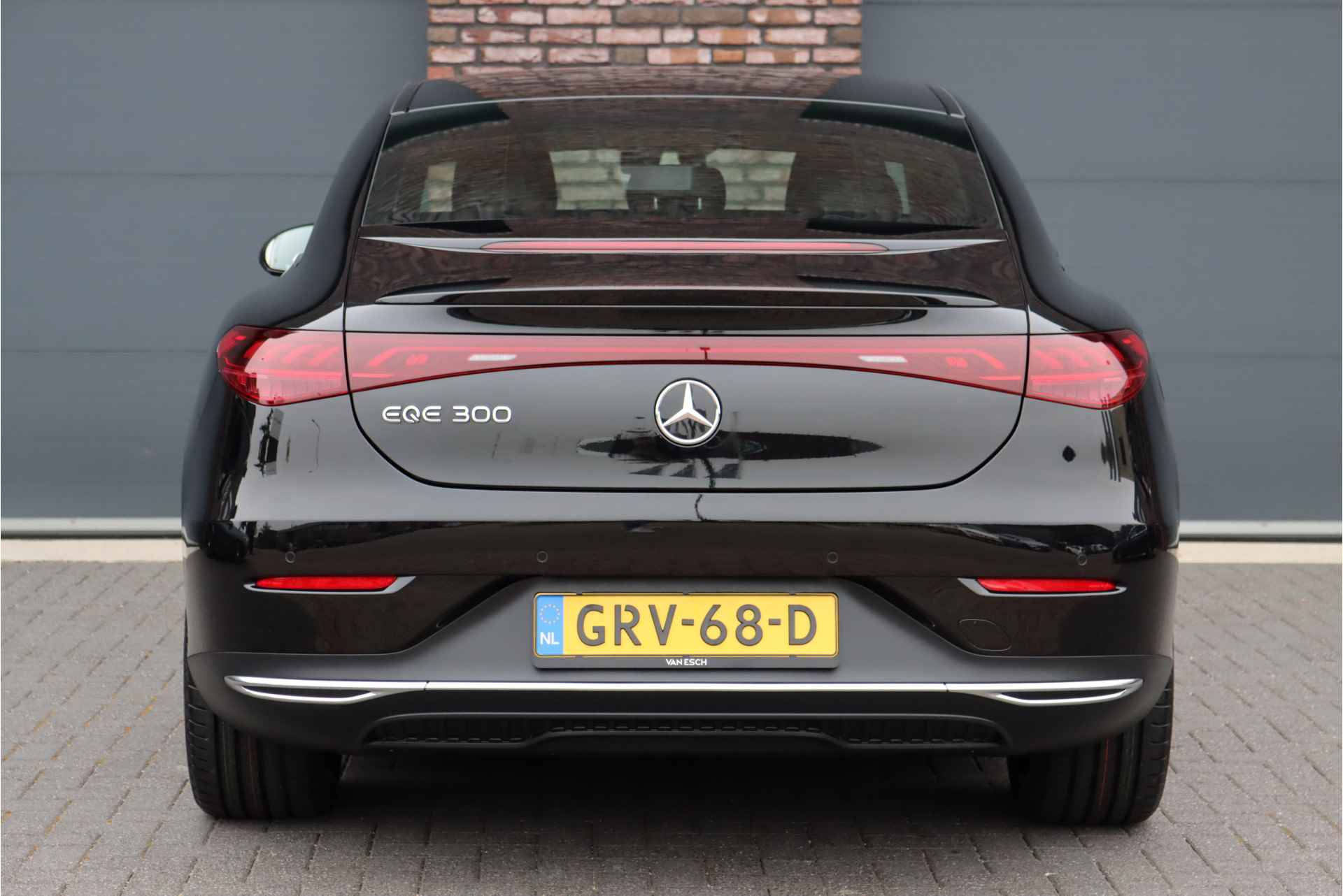 Mercedes-Benz EQE 300 Luxury Line 89 kWh | Hyperscreen | Luchtvering | Distronic+ | Trekhaak | Burmester | Memory | Warmtepomp | Rijassistentiepakket+ | Keyless Go | Leder | Digital Light | - 16/47