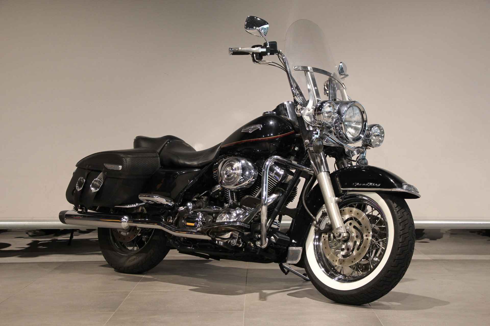 Harley-Davidson ROAD KING CLASSIC - 2/15