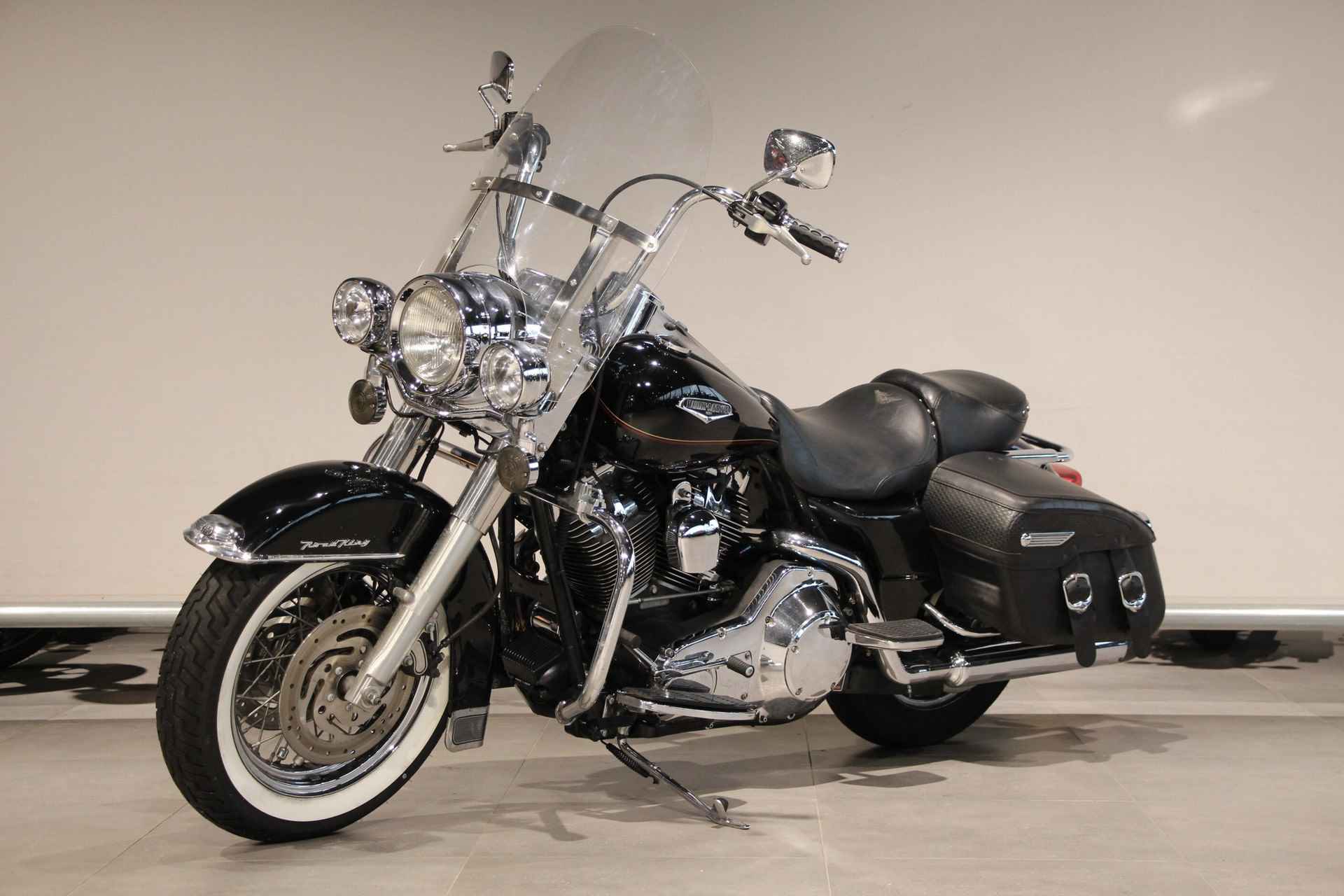 Harley-Davidson ROAD KING CLASSIC - 4/15