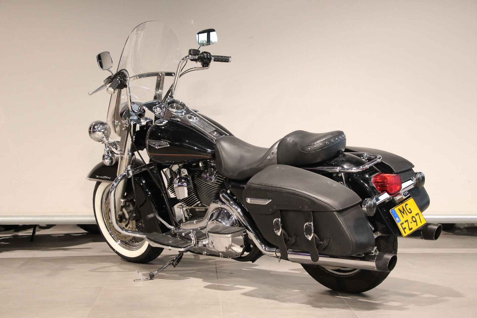 Harley-Davidson ROAD KING CLASSIC - 6/15