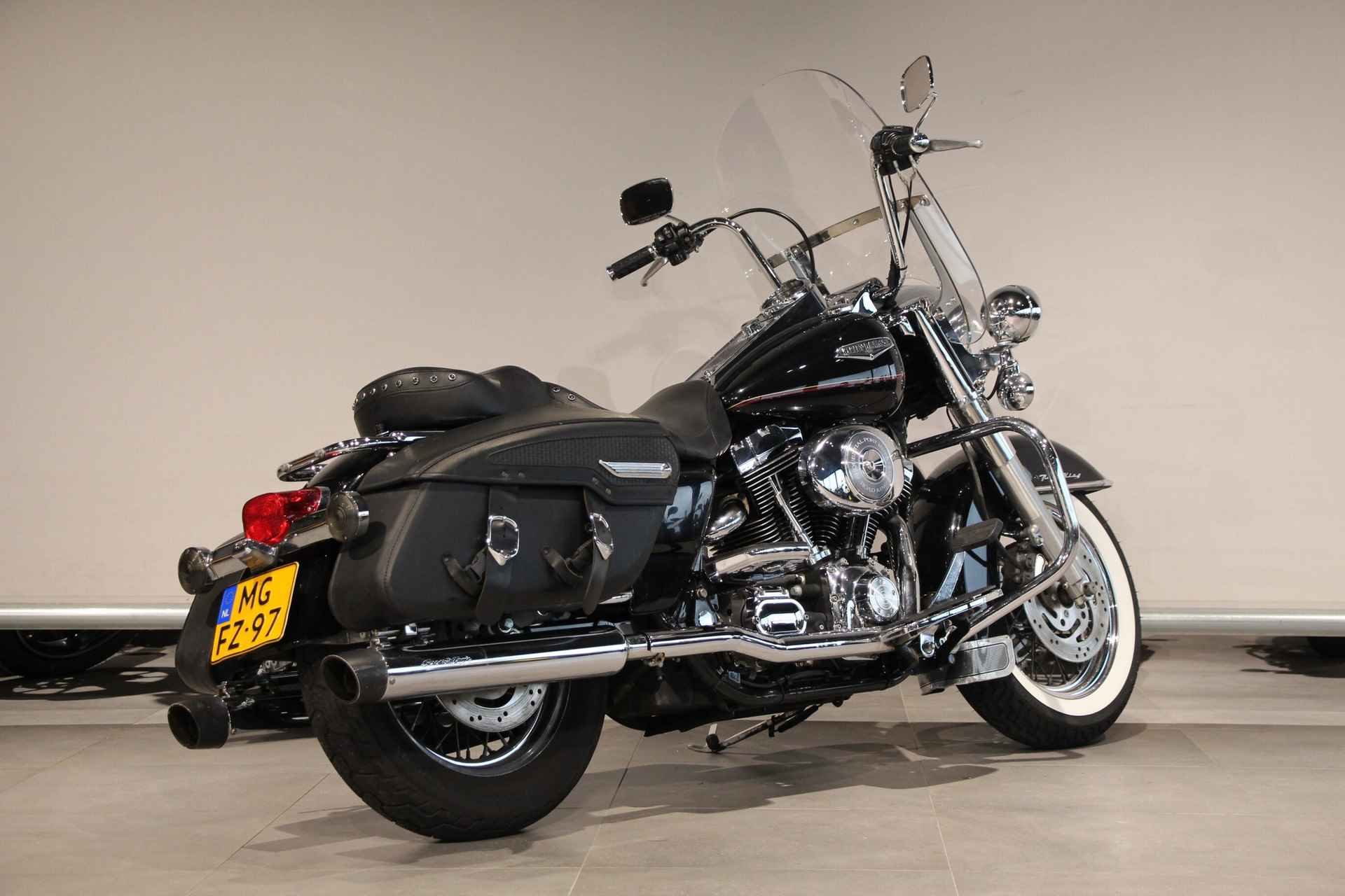 Harley-Davidson ROAD KING CLASSIC - 8/15