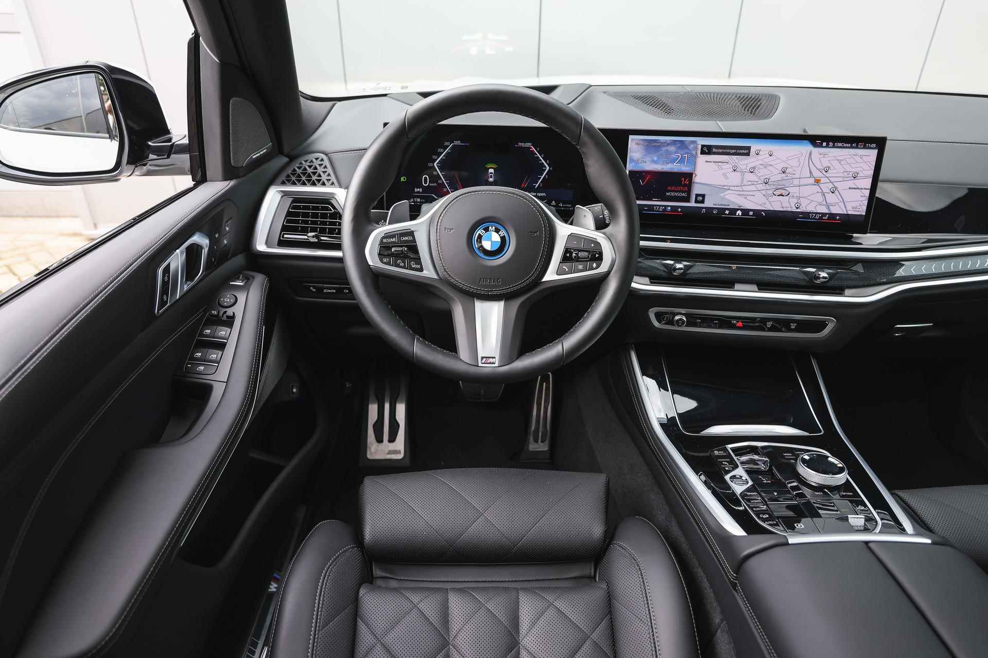 BMW X5 xDrive50e High Executive M Sport Automaat / Panoramadak / Trekhaak / Stoelventilatie / Adaptieve LED / Harman Kardon / Live Cockpit Professional / Gesture Control - 4/44