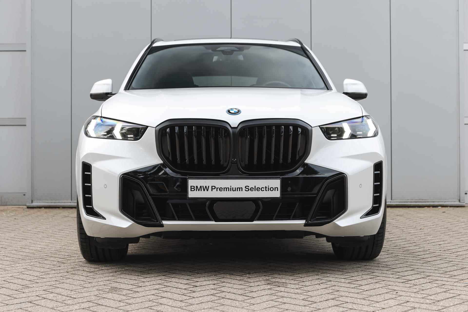 BMW X5 xDrive50e High Executive M Sport Automaat / Panoramadak / Trekhaak / Stoelventilatie / Adaptieve LED / Harman Kardon / Live Cockpit Professional / Gesture Control - 6/44