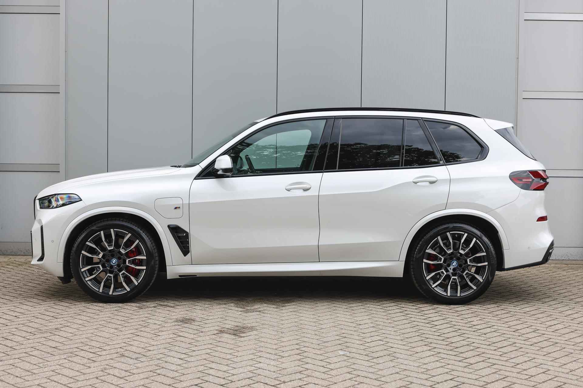 BMW X5 xDrive50e High Executive M Sport Automaat / Panoramadak / Trekhaak / Stoelventilatie / Adaptieve LED / Harman Kardon / Live Cockpit Professional / Gesture Control - 8/44