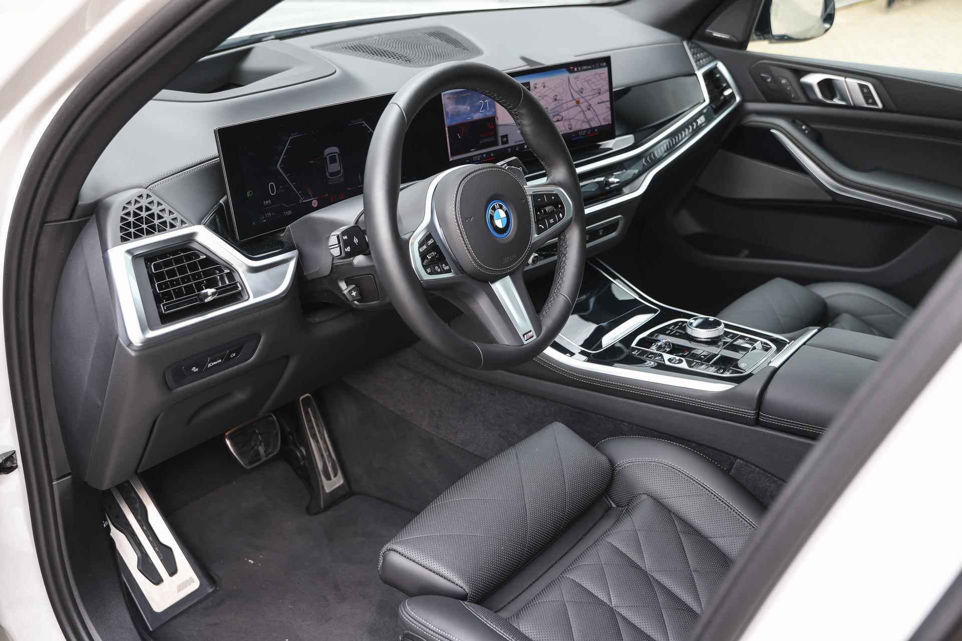 BMW X5 xDrive50e High Executive M Sport Automaat / Panoramadak / Trekhaak / Stoelventilatie / Adaptieve LED / Harman Kardon / Live Cockpit Professional / Gesture Control - 10/44