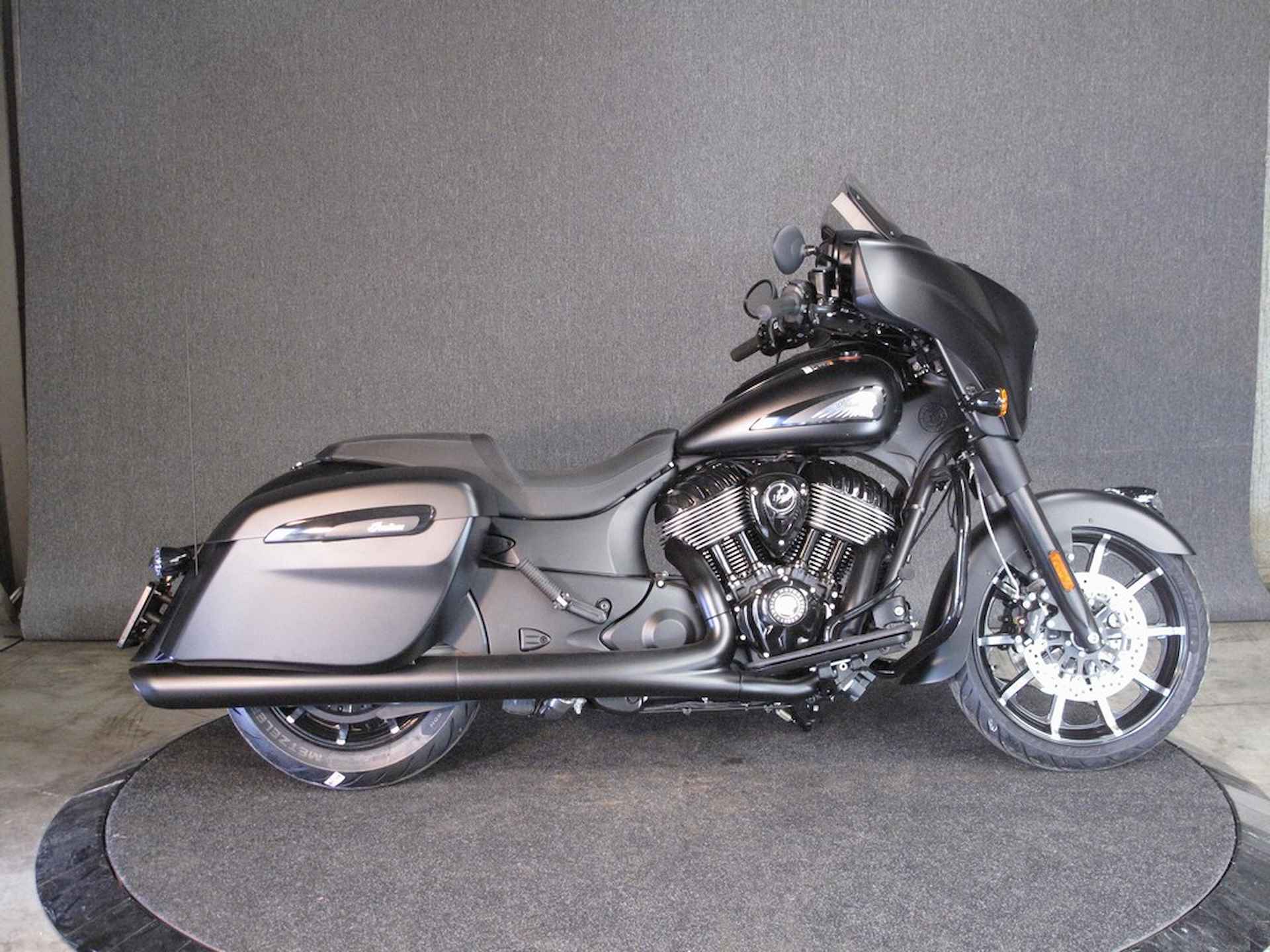 Indian Chieftain Dark Horse Official Indian Motorcycle Dealer - 5/17