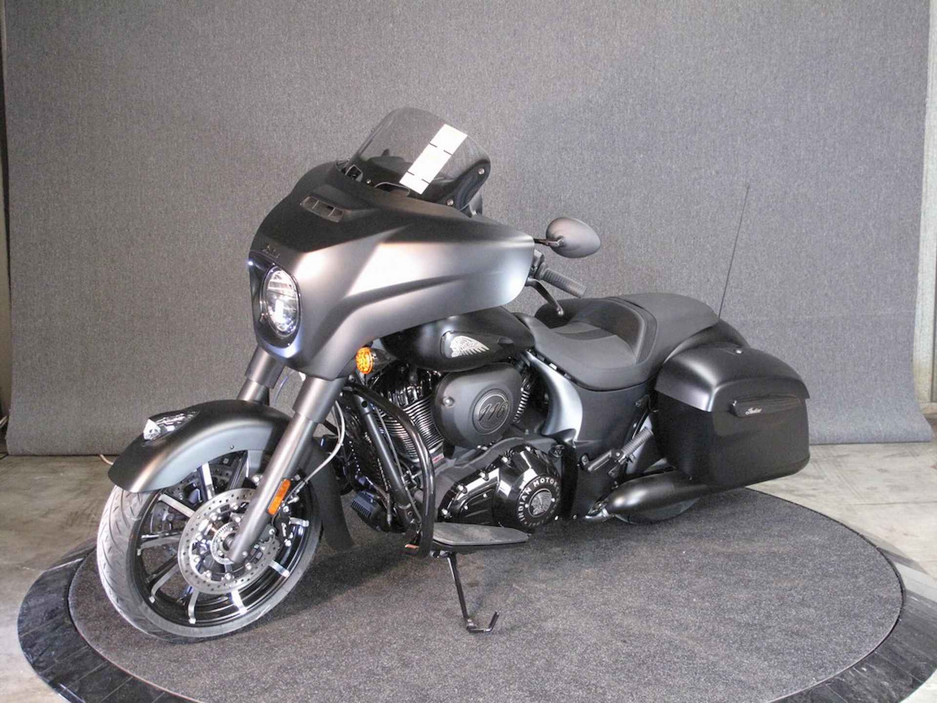 Indian Chieftain Dark Horse Official Indian Motorcycle Dealer - 8/17