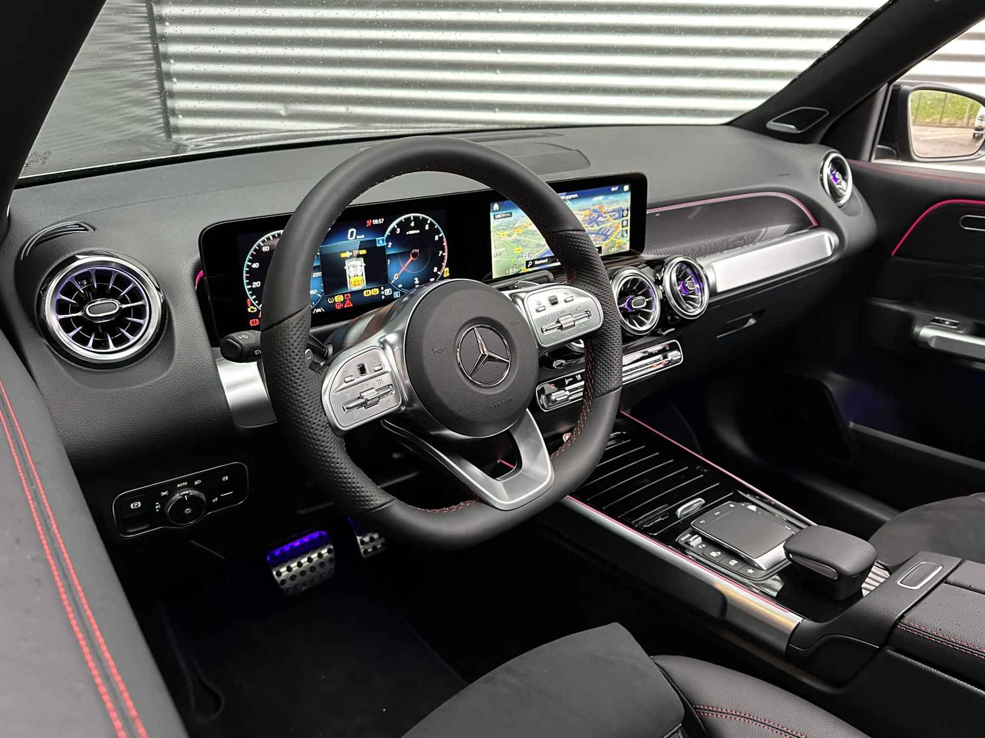 Mercedes-Benz GLB 180 AMG Line | Nightpakket | Panoramadak | Achteruitrijcamera | Stoelverwarming | Sfeerverlichting | Dodehoekassistent | Apple & Android Carplay - 11/12