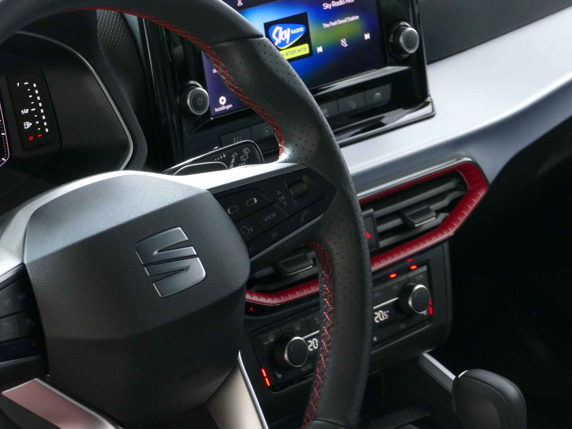 SEAT Arona TSI FR BI-COLOR 110PK LED VIR.COCKPIT CAMERA ADAP.CRUISE 17''LMV 12/2023 - 10/72