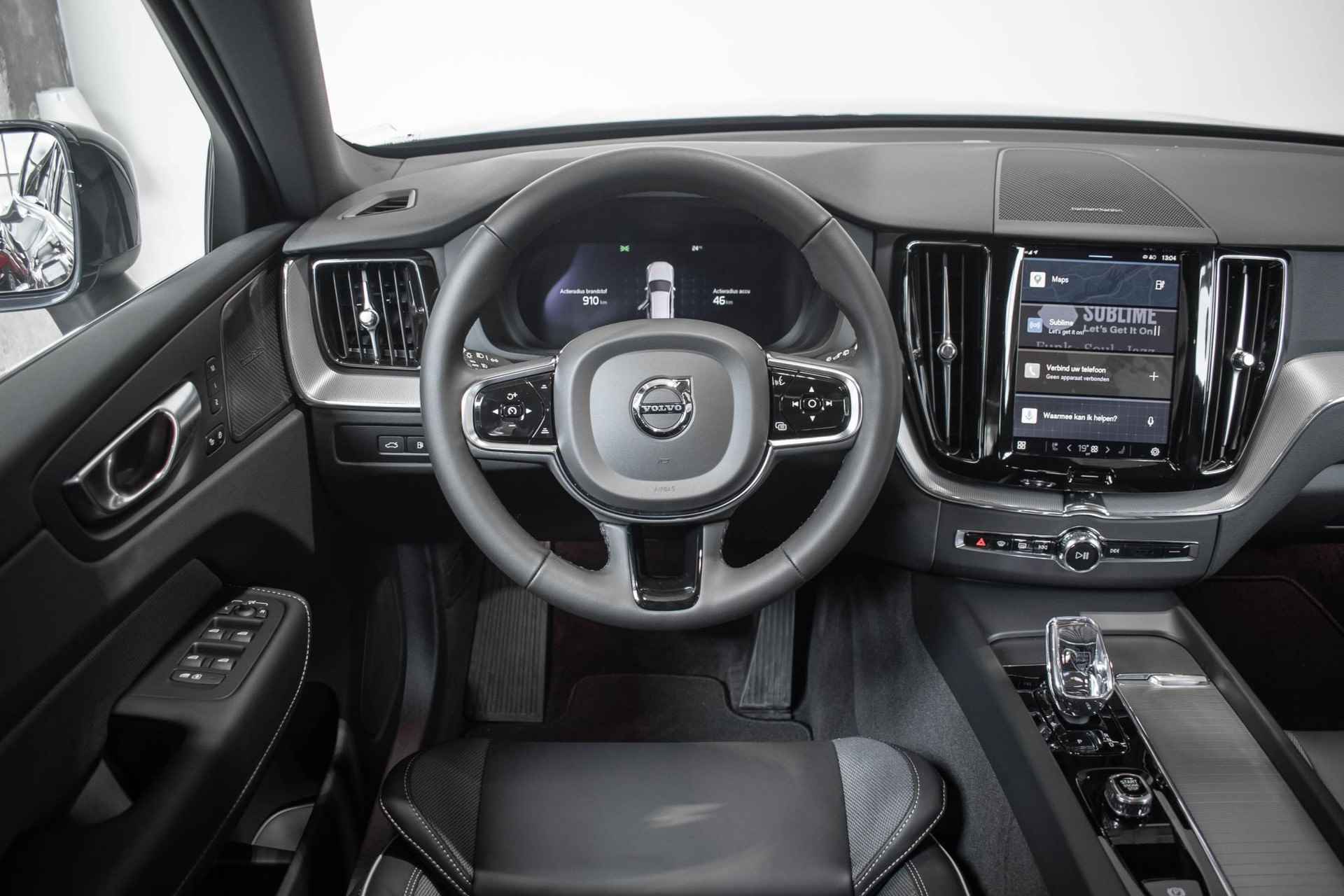 Volvo XC60 Recharge T6 Automaat AWD Plus Bright | Longe Range | Nieuwe auto | Direct leverbaar | Harman Kardon premium audio | 360° parkeercamera | Google infotainment | Stoelverwarming | Parkeersensoren voor + achter | Panoramadak | - 18/35