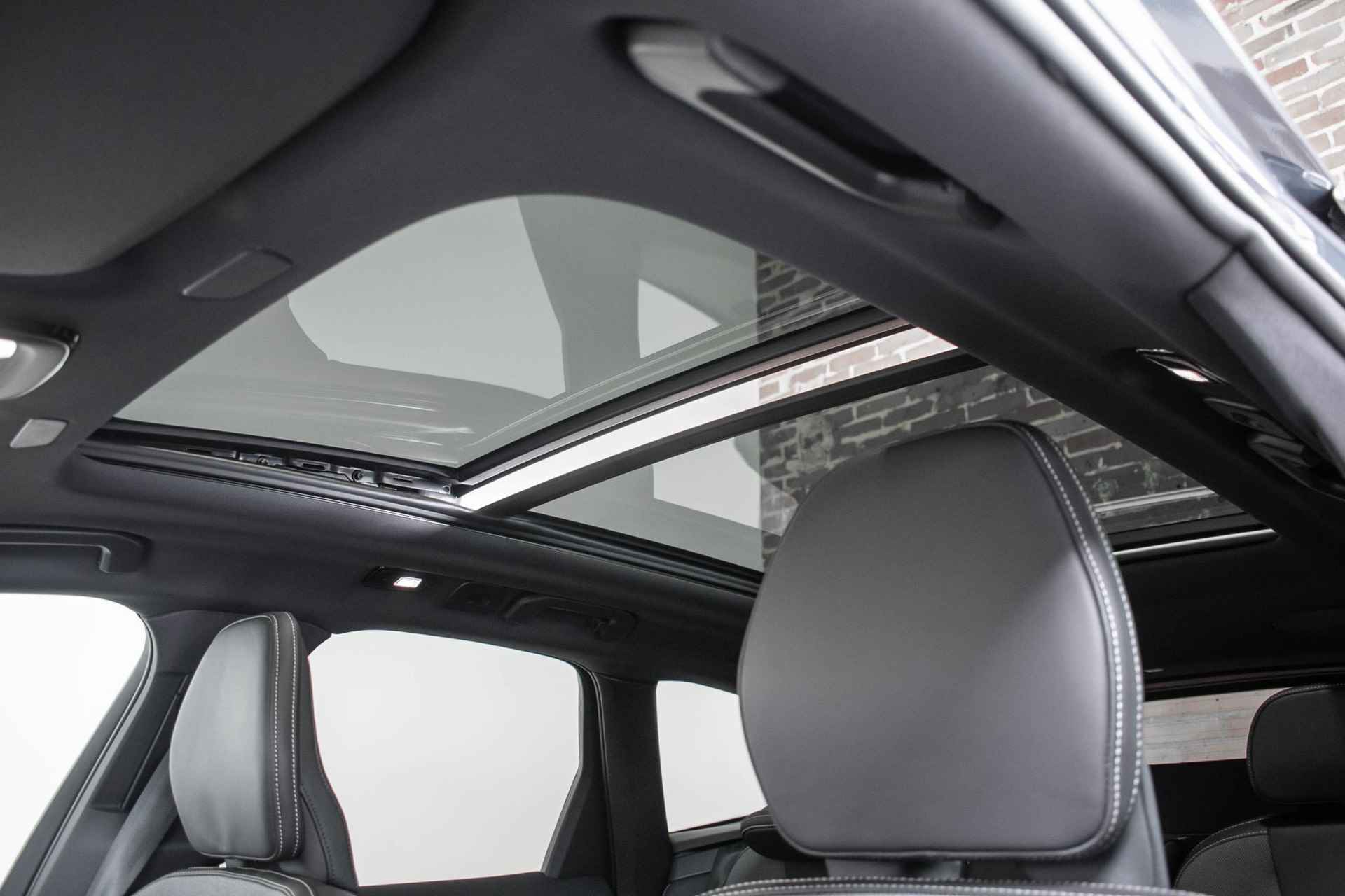 Volvo XC60 Recharge T6 Automaat AWD Plus Bright | Longe Range | Nieuwe auto | Direct leverbaar | Harman Kardon premium audio | 360° parkeercamera | Google infotainment | Stoelverwarming | Parkeersensoren voor + achter | Panoramadak | - 28/35