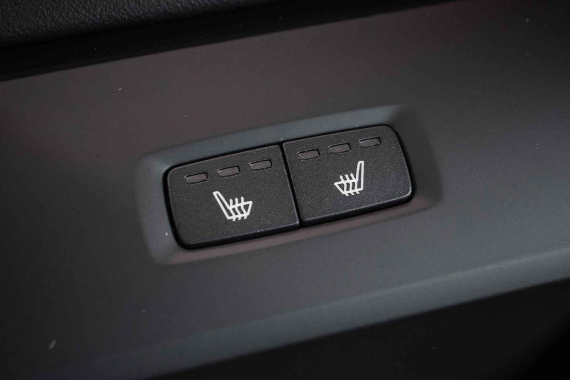 Volvo XC60 Recharge T6 Automaat AWD Plus Bright | Longe Range | Nieuwe auto | Direct leverbaar | Harman Kardon premium audio | 360° parkeercamera | Google infotainment | Stoelverwarming | Parkeersensoren voor + achter | Panoramadak | - 30/35