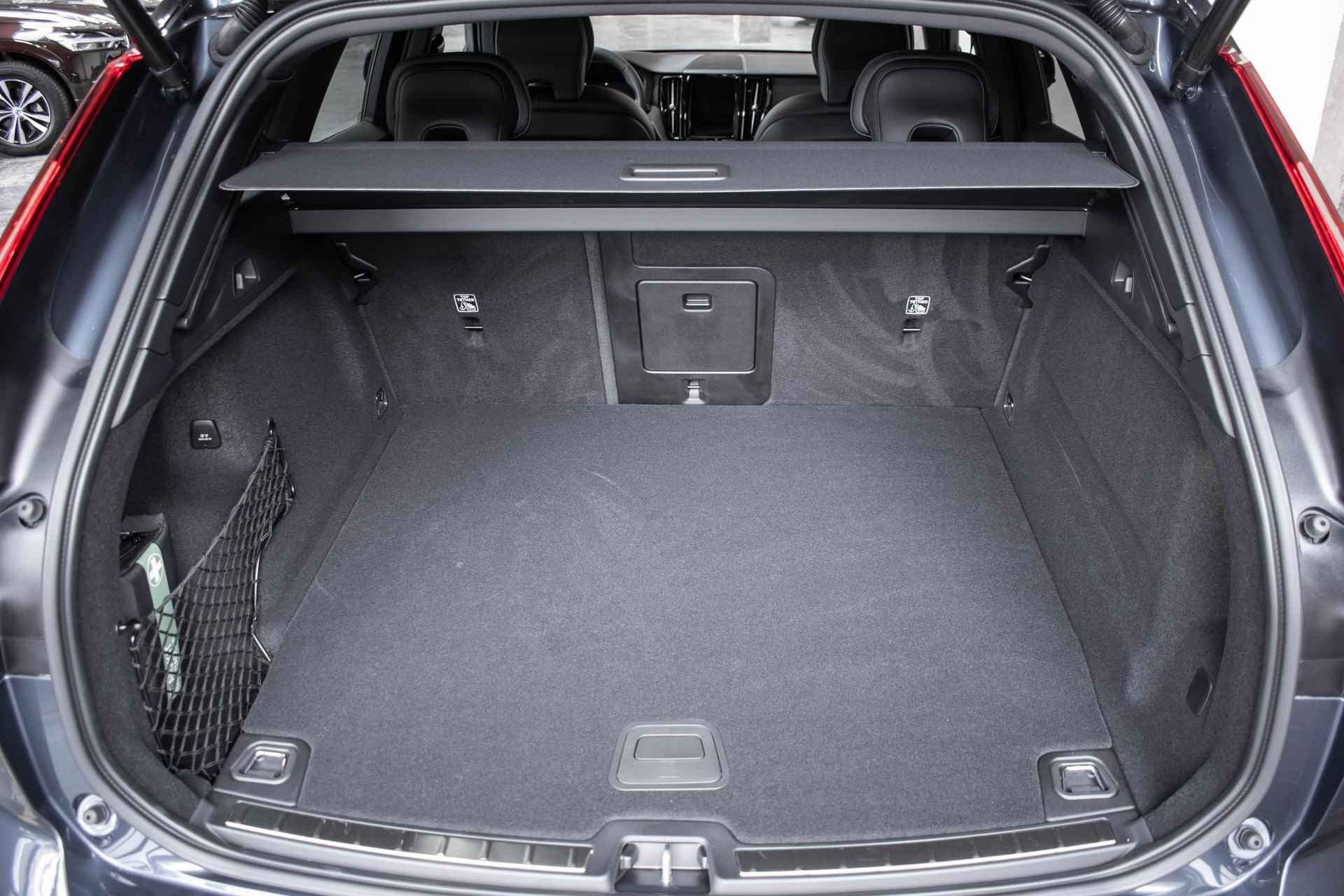 Volvo XC60 Recharge T6 Automaat AWD Plus Bright | Longe Range | Nieuwe auto | Direct leverbaar | Harman Kardon premium audio | 360° parkeercamera | Google infotainment | Stoelverwarming | Parkeersensoren voor + achter | Panoramadak | - 31/35