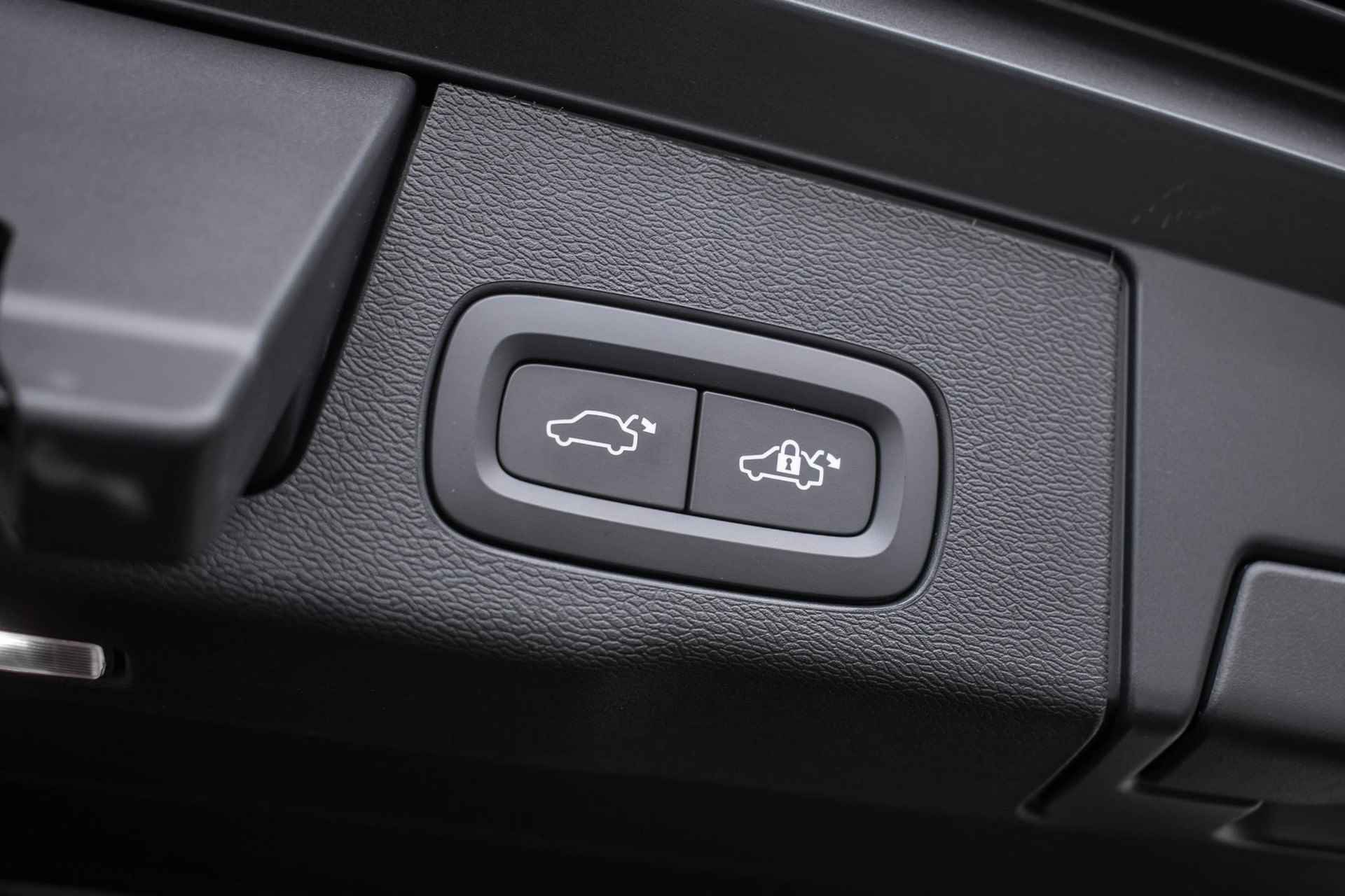 Volvo XC60 Recharge T6 Automaat AWD Plus Bright | Longe Range | Nieuwe auto | Direct leverbaar | Harman Kardon premium audio | 360° parkeercamera | Google infotainment | Stoelverwarming | Parkeersensoren voor + achter | Panoramadak | - 32/35