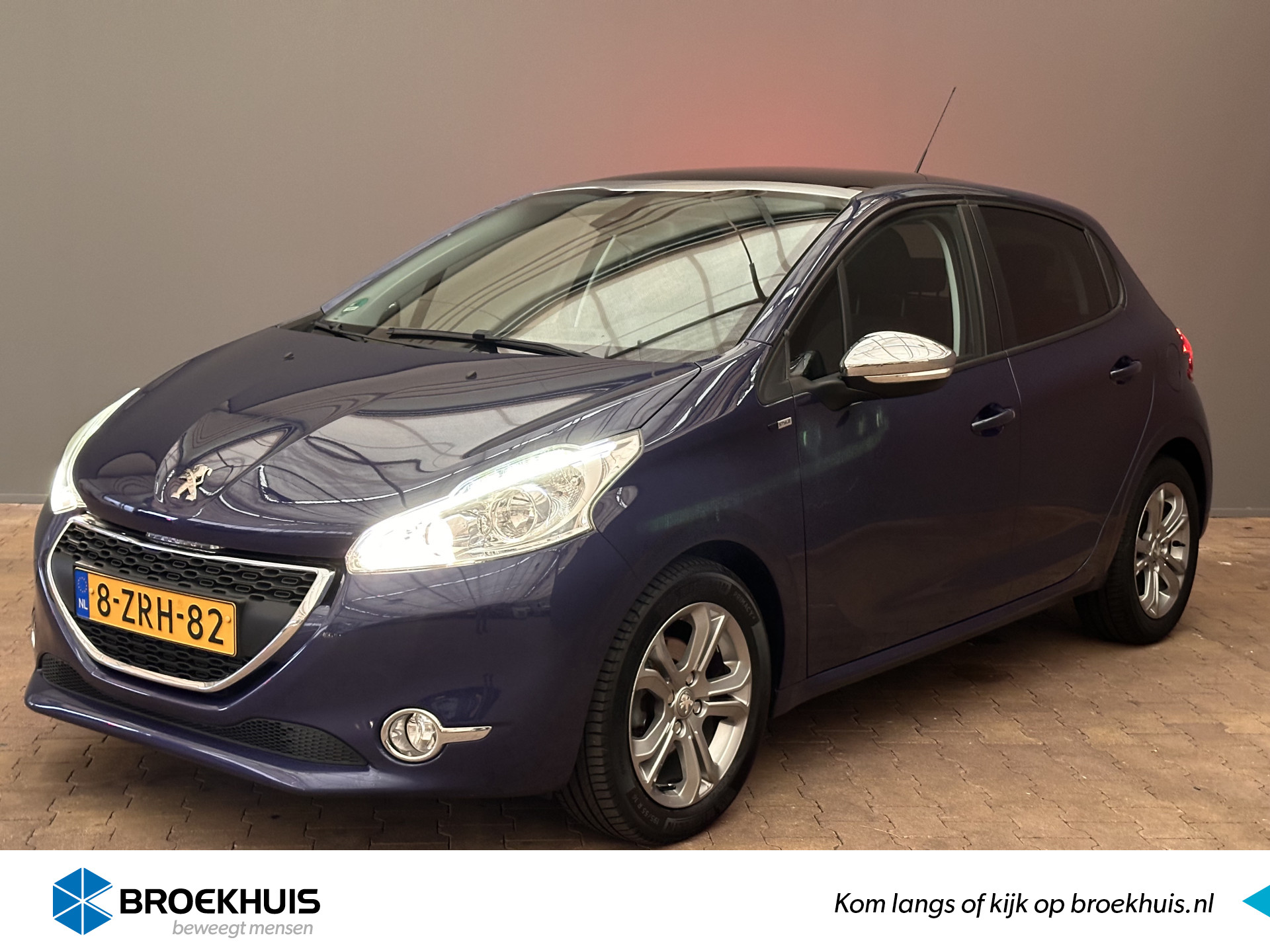 Peugeot 208 1.2 82PK Style Pack Plus | Panorama dak | Sensoren Achter | Navigatie | Donker Glas | Chroom | Clima | Cruise | Bluetooth | Chroom