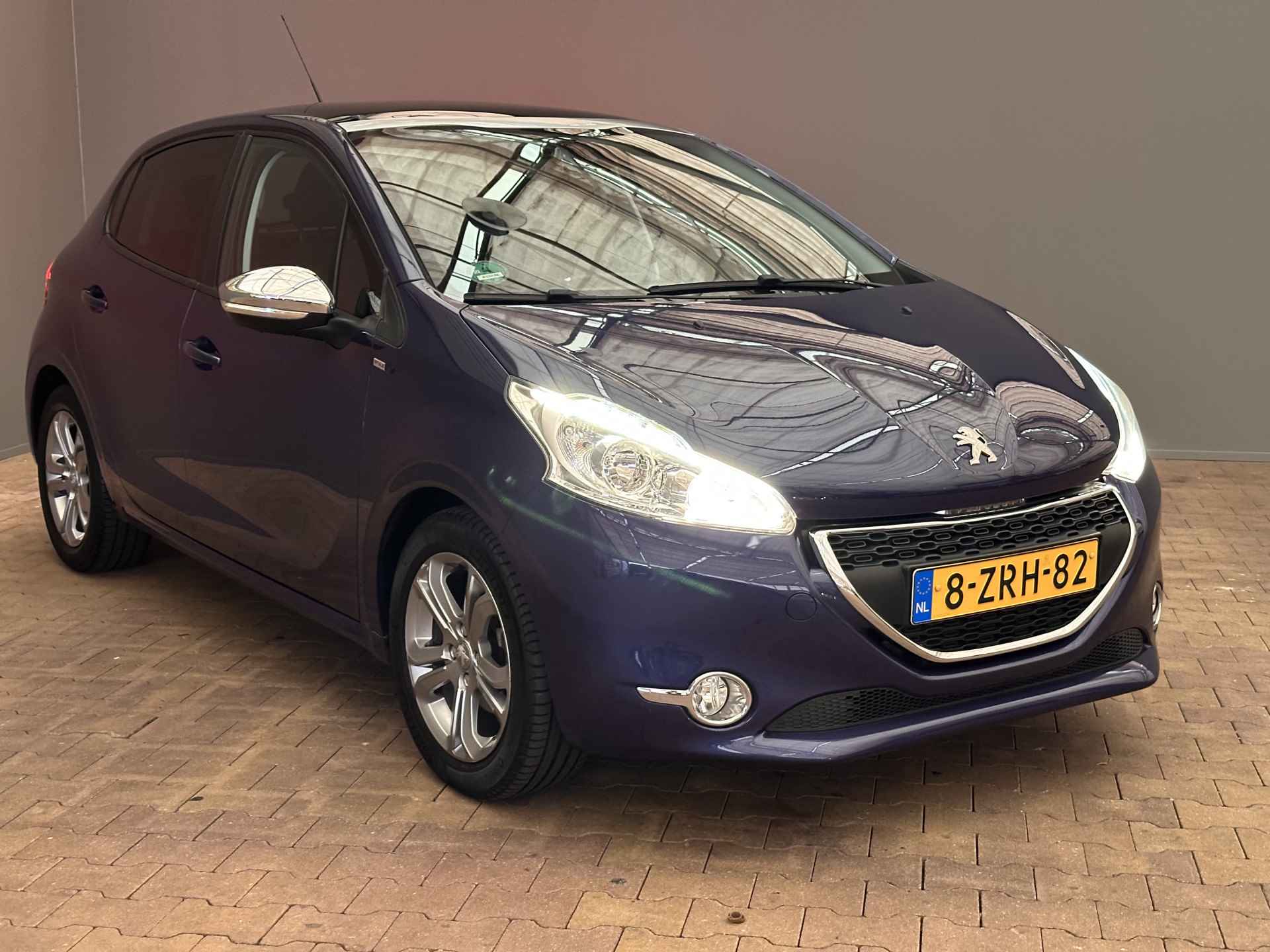 Peugeot 208 1.2 82PK Style Pack Plus | Panorama dak | Sensoren Achter | Navigatie | Donker Glas | Chroom | Clima | Cruise | Bluetooth | Chroom - 9/22