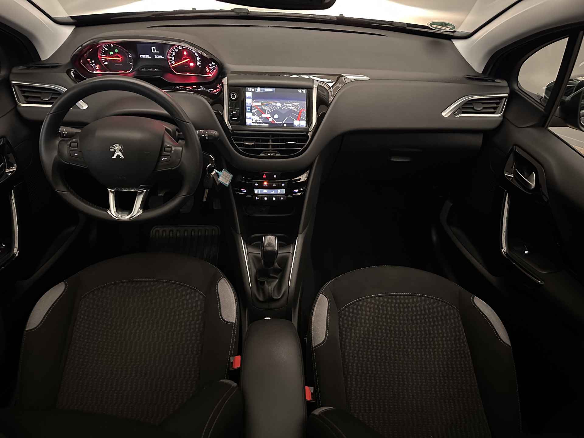 Peugeot 208 1.2 82PK Style Pack Plus | Panorama dak | Sensoren Achter | Navigatie | Donker Glas | Chroom | Clima | Cruise | Bluetooth | Chroom - 11/22