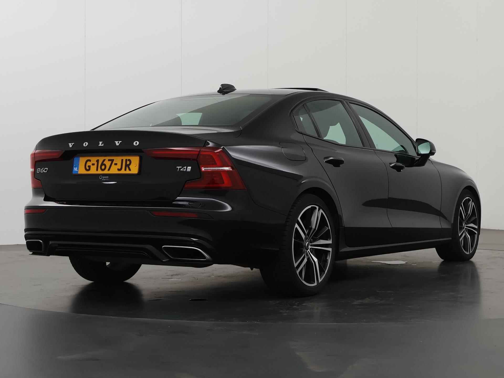 Volvo S60 2.0 T4 R-Design | Navigatie | Panoramadak | Cruise Control adaptief | Dodehoeldetectie|  Keyless go | Stoelverwarming | Parkeercamera | DAB | - 3/40