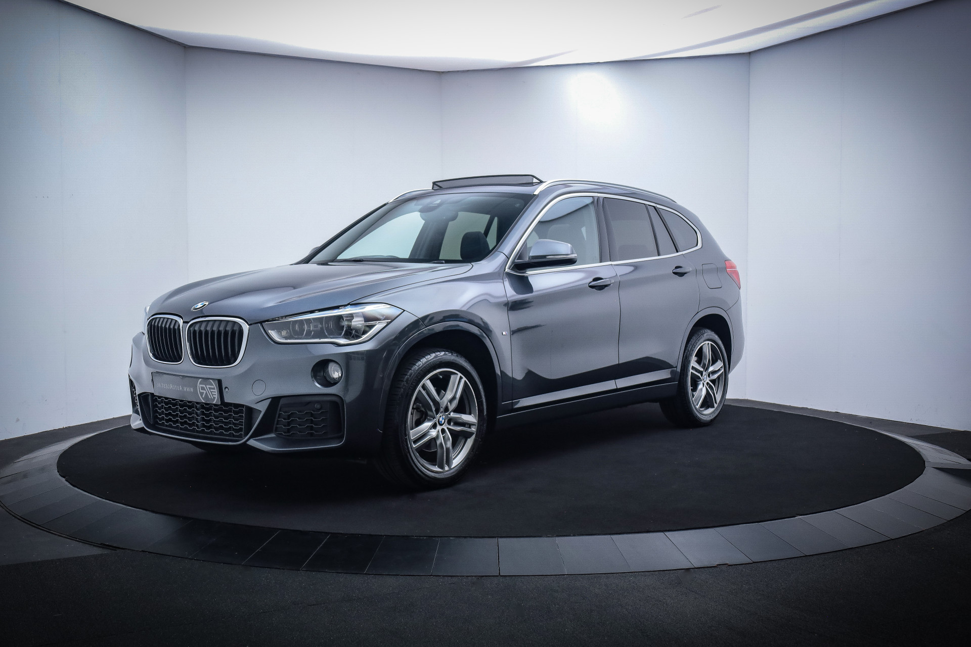 BMW X1 18i M-SPORT High Executive PANO/FULL LED/NAVI/SPORTSTOELEN/FIETS HAAK/ELEK KLEP/LMV