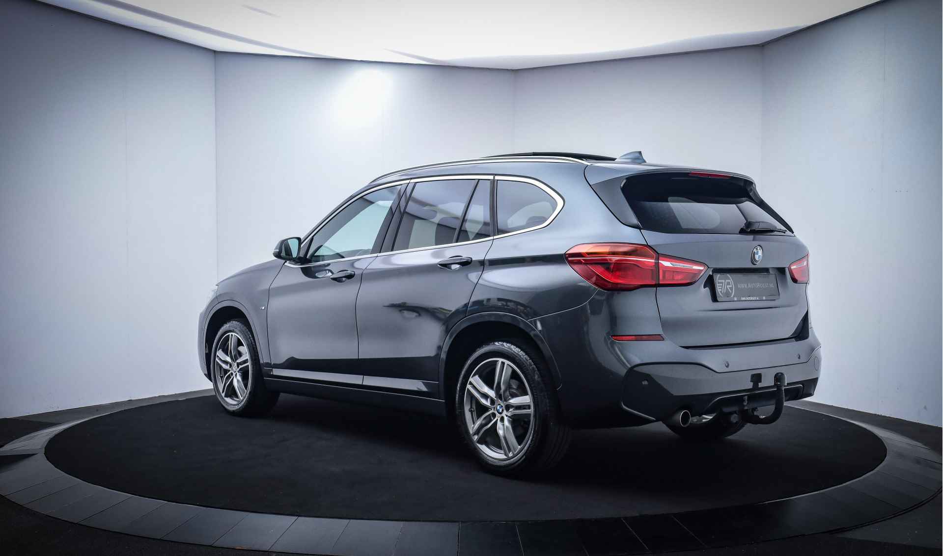 BMW X1 18i M-SPORT High Executive PANO/FULL LED/NAVI/SPORTSTOELEN/FIETS HAAK/ELEK KLEP/LMV - 8/29