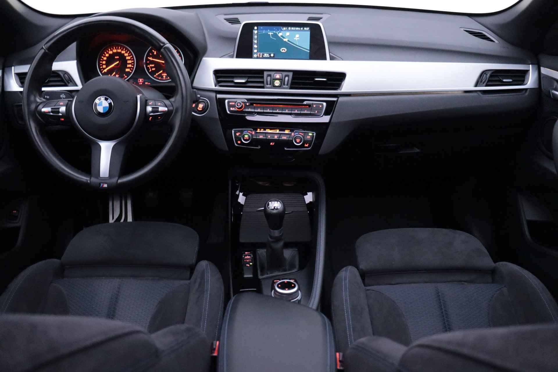 BMW X1 18i M-SPORT High Executive PANO/FULL LED/NAVI/SPORTSTOELEN/FIETS HAAK/ELEK KLEP/LMV - 17/29