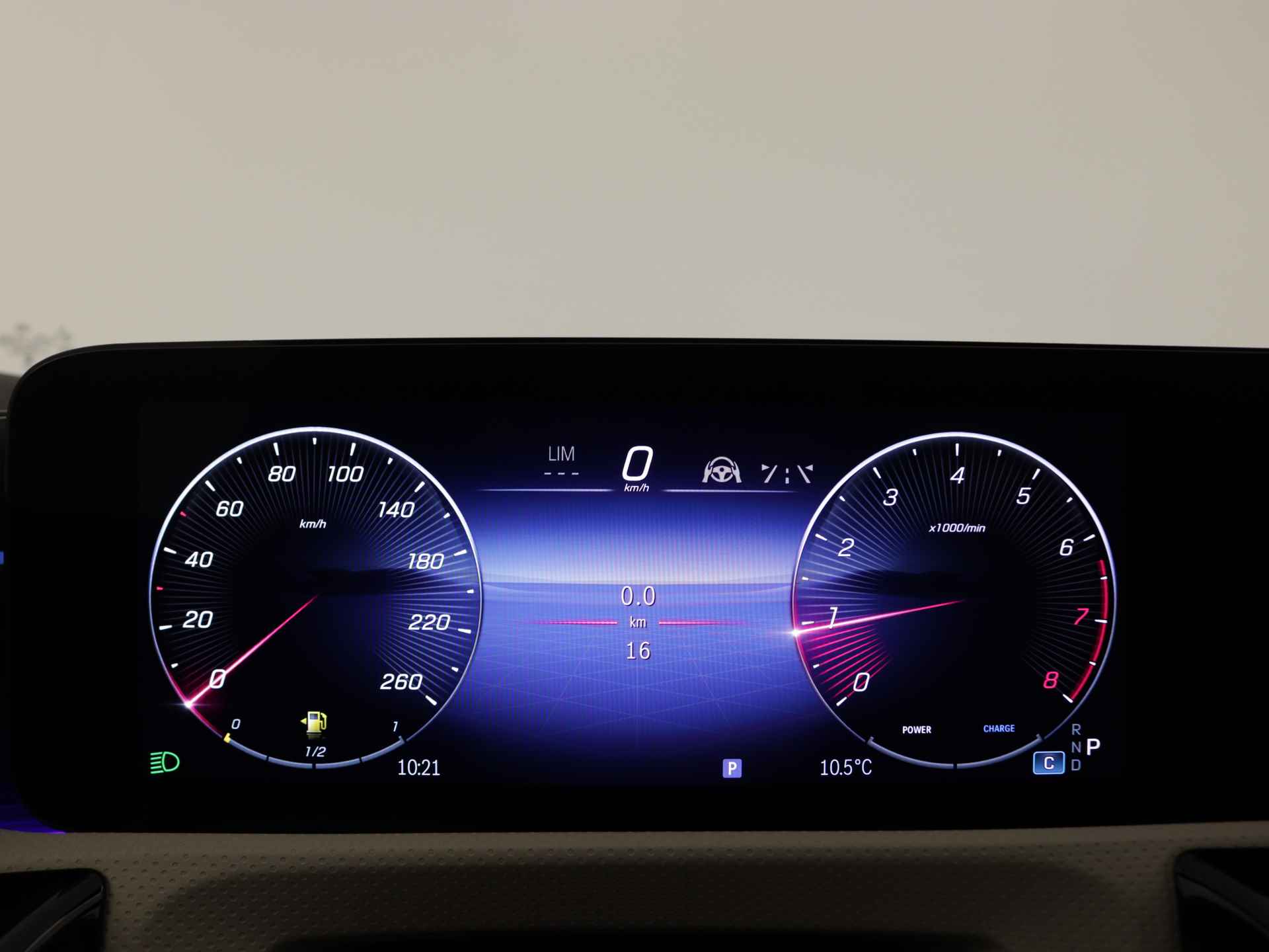 Mercedes-Benz CLA-Klasse 180 Luxury Line | MULTIBEAM LED | USB pakket plus | KEYLESS GO-comfortpakket | Panoramaschuifdak | Burmester Surround Sound systeem | Parkeerpakket met 360°-camera | Verkeersborden assistent | - 8/36