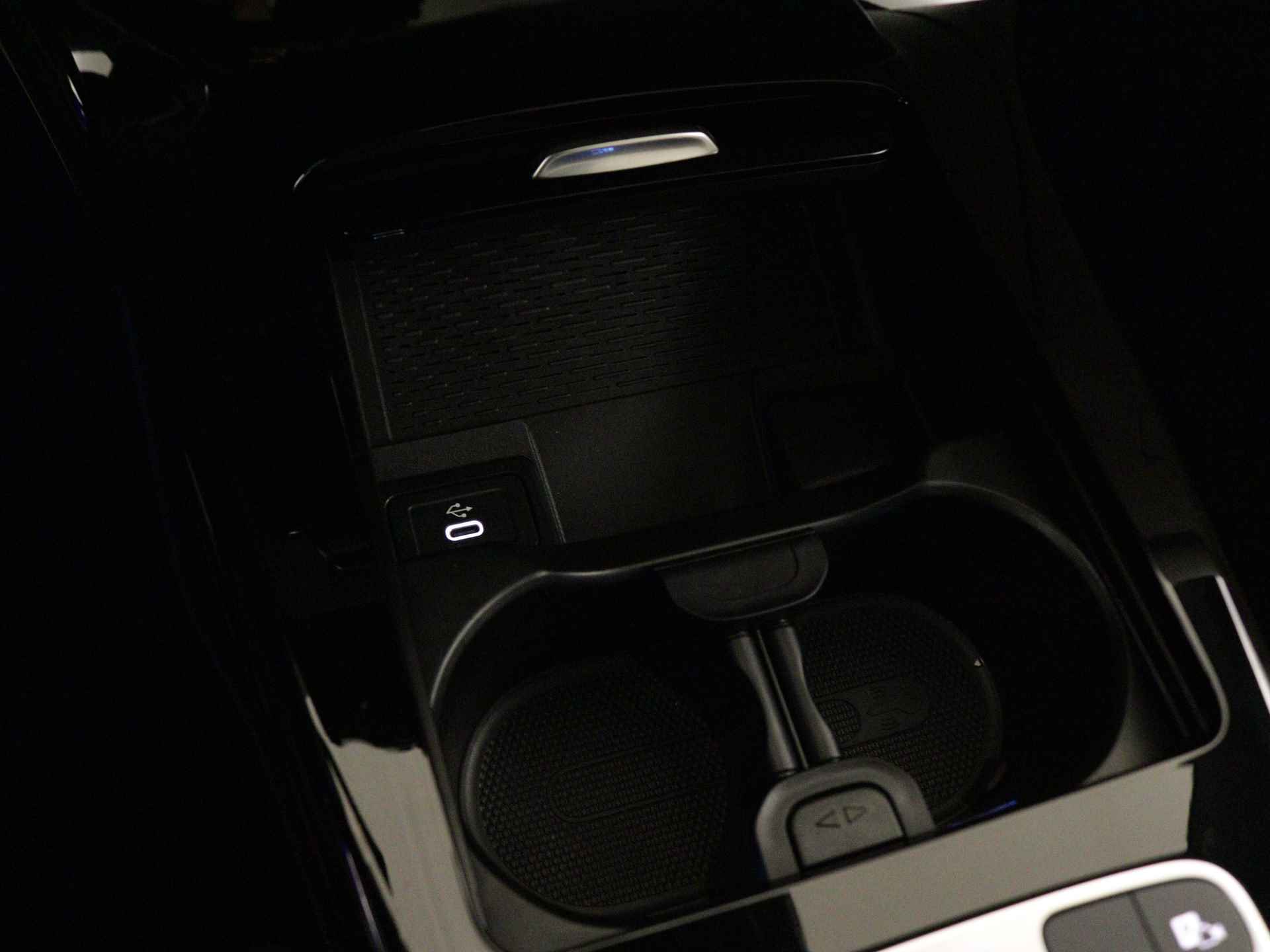 Mercedes-Benz CLA-Klasse 180 Luxury Line | MULTIBEAM LED | USB pakket plus | KEYLESS GO-comfortpakket | Panoramaschuifdak | Burmester Surround Sound systeem | Parkeerpakket met 360°-camera | Verkeersborden assistent | - 10/36