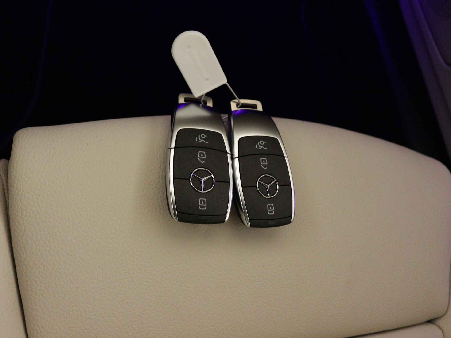 Mercedes-Benz CLA-Klasse 180 Luxury Line | MULTIBEAM LED | USB pakket plus | KEYLESS GO-comfortpakket | Panoramaschuifdak | Burmester Surround Sound systeem | Parkeerpakket met 360°-camera | Verkeersborden assistent | - 11/36