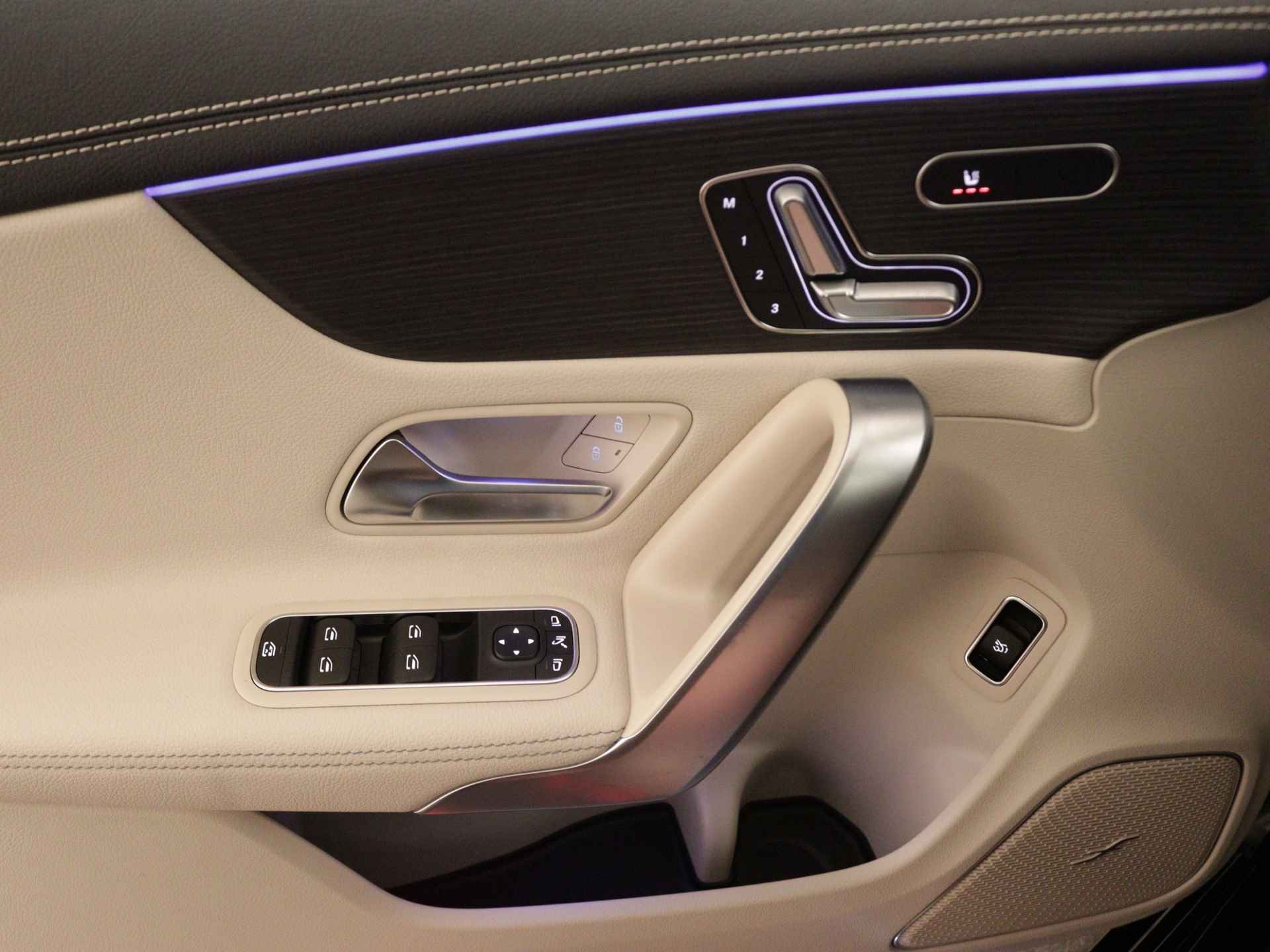 Mercedes-Benz CLA-Klasse 180 Luxury Line | MULTIBEAM LED | USB pakket plus | KEYLESS GO-comfortpakket | Panoramaschuifdak | Burmester Surround Sound systeem | Parkeerpakket met 360°-camera | Verkeersborden assistent | - 27/36