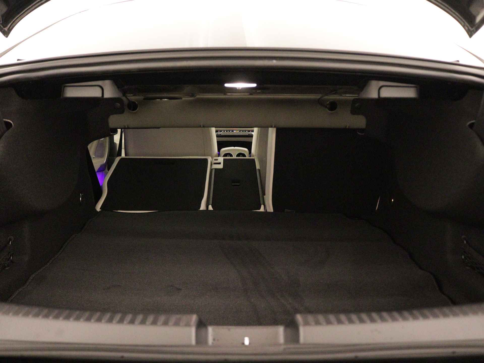 Mercedes-Benz CLA-Klasse 180 Luxury Line | MULTIBEAM LED | USB pakket plus | KEYLESS GO-comfortpakket | Panoramaschuifdak | Burmester Surround Sound systeem | Parkeerpakket met 360°-camera | Verkeersborden assistent | - 34/36