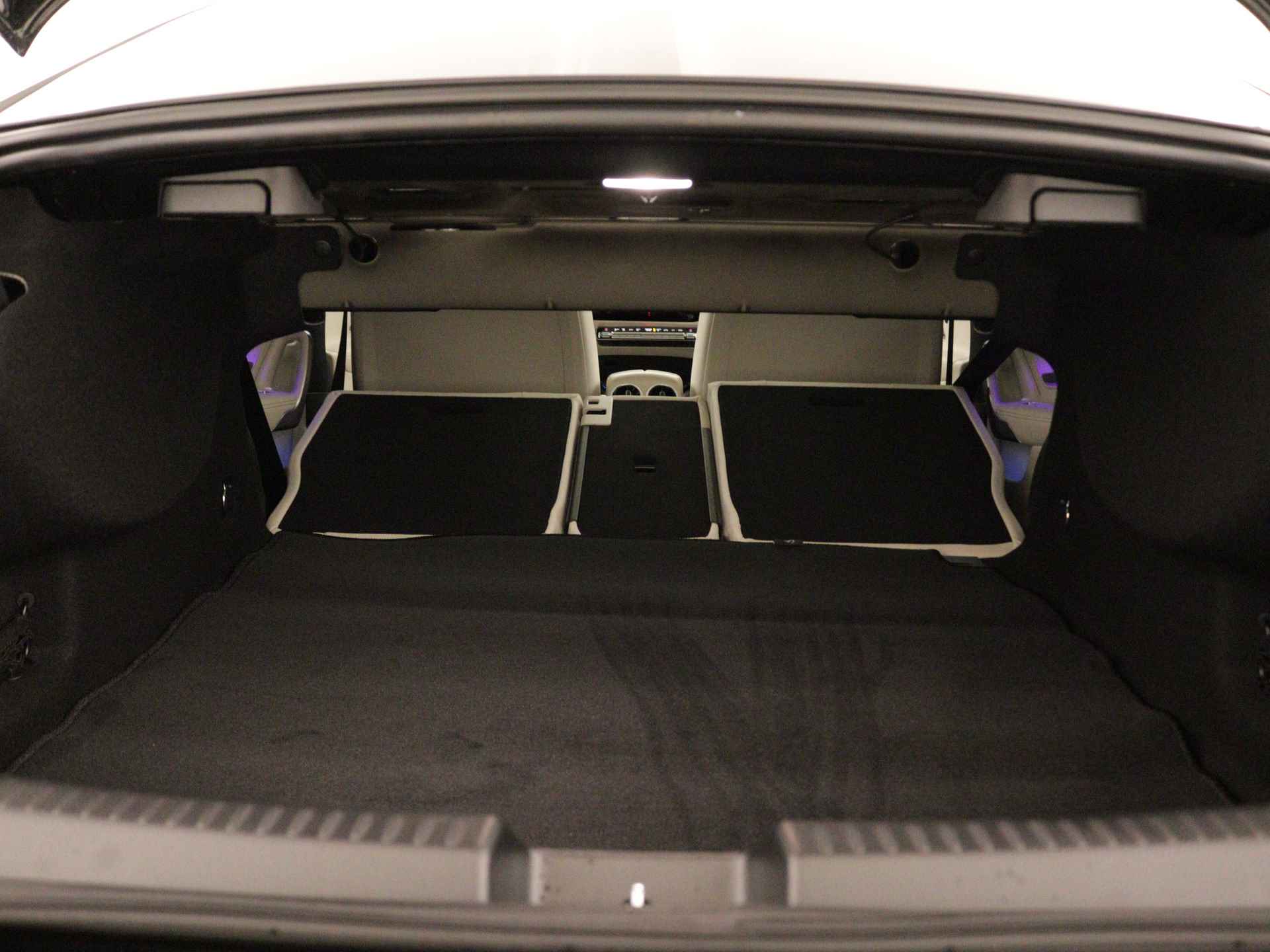 Mercedes-Benz CLA-Klasse 180 Luxury Line | MULTIBEAM LED | USB pakket plus | KEYLESS GO-comfortpakket | Panoramaschuifdak | Burmester Surround Sound systeem | Parkeerpakket met 360°-camera | Verkeersborden assistent | - 35/36