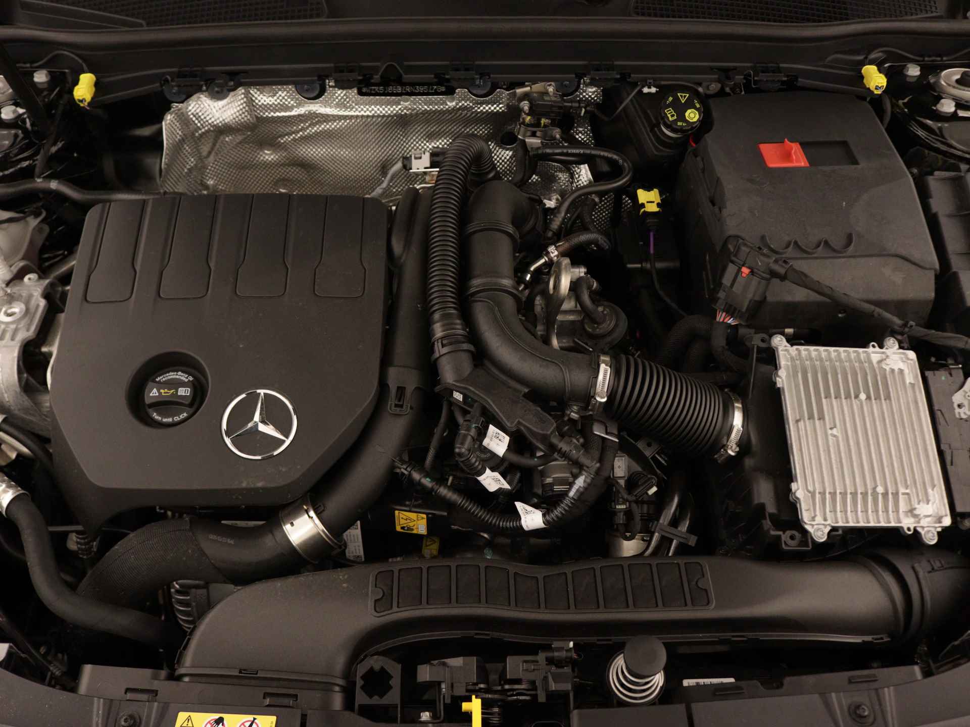 Mercedes-Benz CLA-Klasse 180 Luxury Line | MULTIBEAM LED | USB pakket plus | KEYLESS GO-comfortpakket | Panoramaschuifdak | Burmester Surround Sound systeem | Parkeerpakket met 360°-camera | Verkeersborden assistent | - 36/36