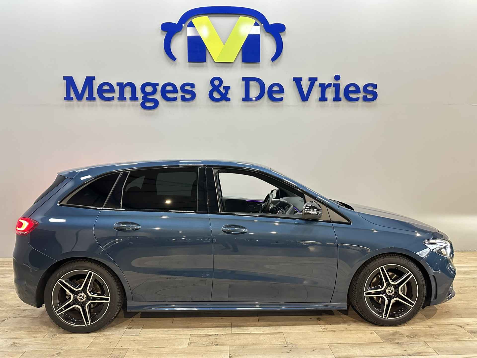 Mercedes-Benz B-Klasse 180 Business Solution AMG AMG Line | Airco ECC | LED | Widescreen | Sfeer | Camera | Cruise Control | Navigatie | Apple Carplay Android Auto | Isofix | - 2/47