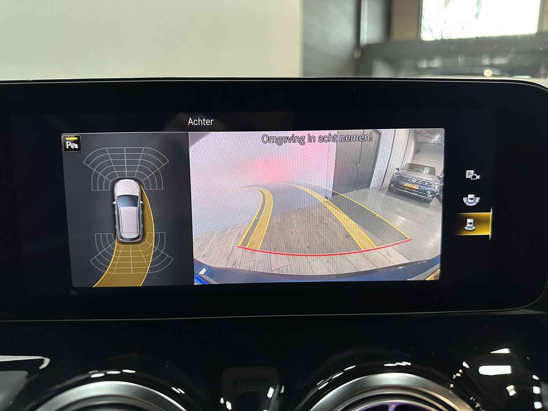 Mercedes-Benz B-Klasse 180 Business Solution AMG AMG Line | Airco ECC | LED | Widescreen | Sfeer | Camera | Cruise Control | Navigatie | Apple Carplay Android Auto | Isofix | - 22/47