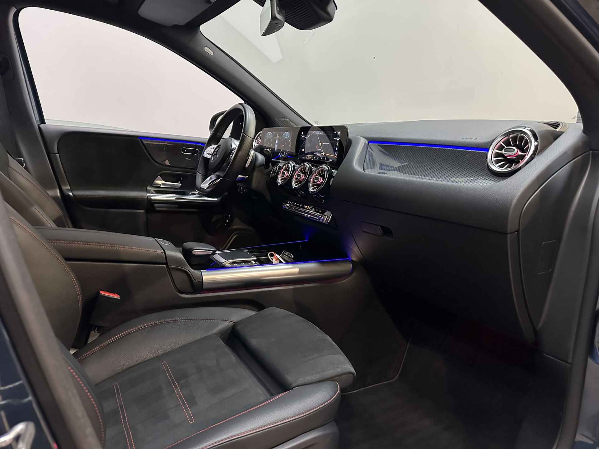 Mercedes-Benz B-Klasse 180 Business Solution AMG AMG Line | Airco ECC | LED | Widescreen | Sfeer | Camera | Cruise Control | Navigatie | Apple Carplay Android Auto | Isofix | - 29/47