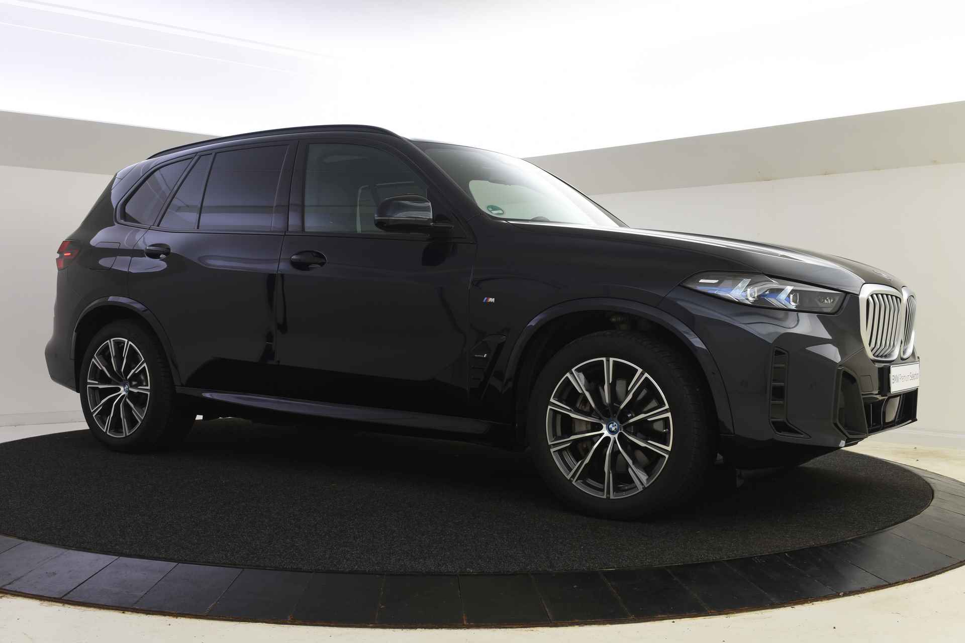 BMW X5 xDrive50e High Executive M Sport Automaat / Panoramadak / Trekhaak / Parking Assistant Professional / Adaptieve LED / Stoelventilatie / Soft-Close / Gesture Control - 23/61