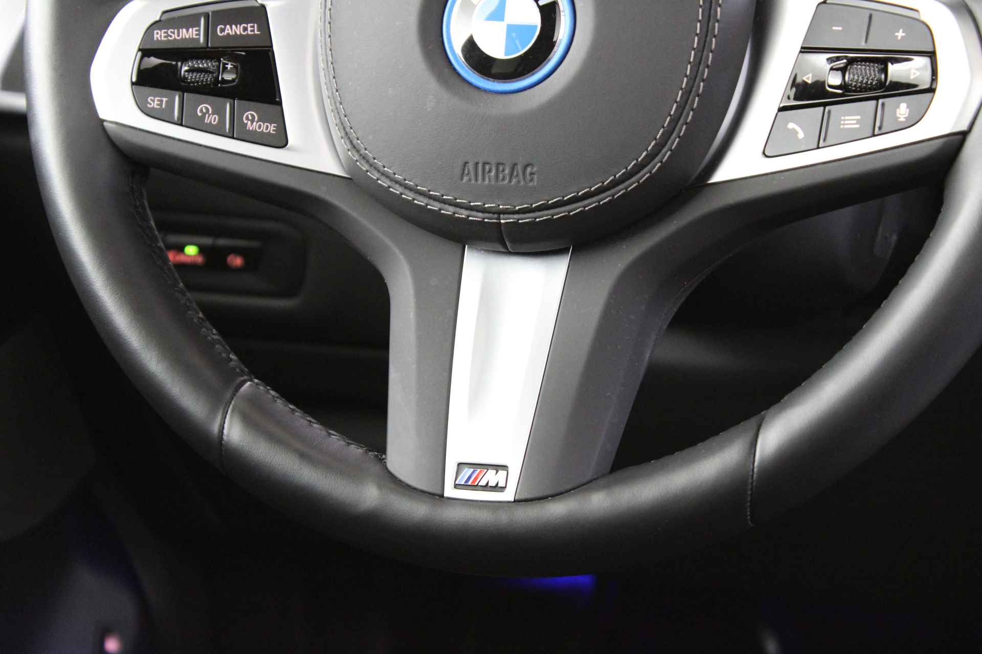 BMW X5 xDrive50e High Executive M Sport Automaat / Panoramadak / Trekhaak / Parking Assistant Professional / Adaptieve LED / Stoelventilatie / Soft-Close / Gesture Control - 27/61