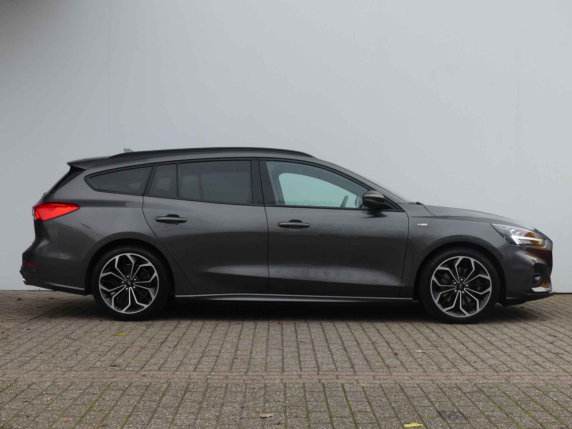 Ford Focus Wagon 1.0 EcoBoost 125PK Hybrid ST Line X Business | CAMERA | STOEL+STUUR+VOORRUITVERWARMING | 18'' LMV | LED-KOPLAMPEN | - 34/39