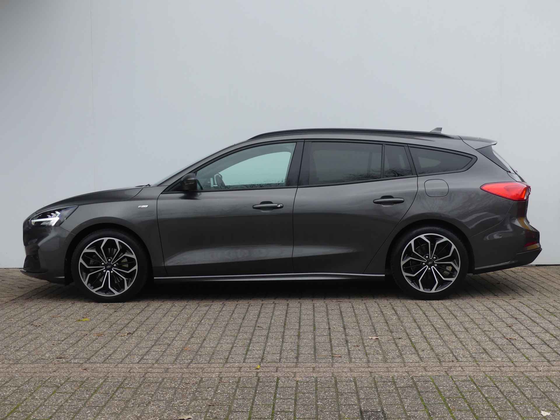 Ford Focus Wagon 1.0 EcoBoost 125PK Hybrid ST Line X Business | CAMERA | STOEL+STUUR+VOORRUITVERWARMING | 18'' LMV | LED-KOPLAMPEN | - 35/39