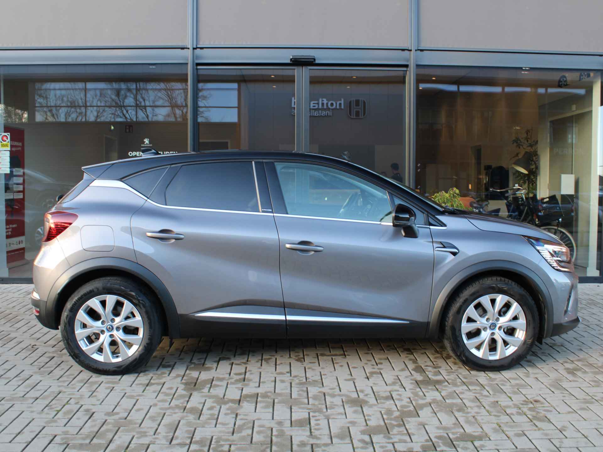 Renault Captur 1.6 E-Tech Plug-in Hybrid 160PK Business Camera achter, Navigatie, Trekhaak, Keyless - 10/27