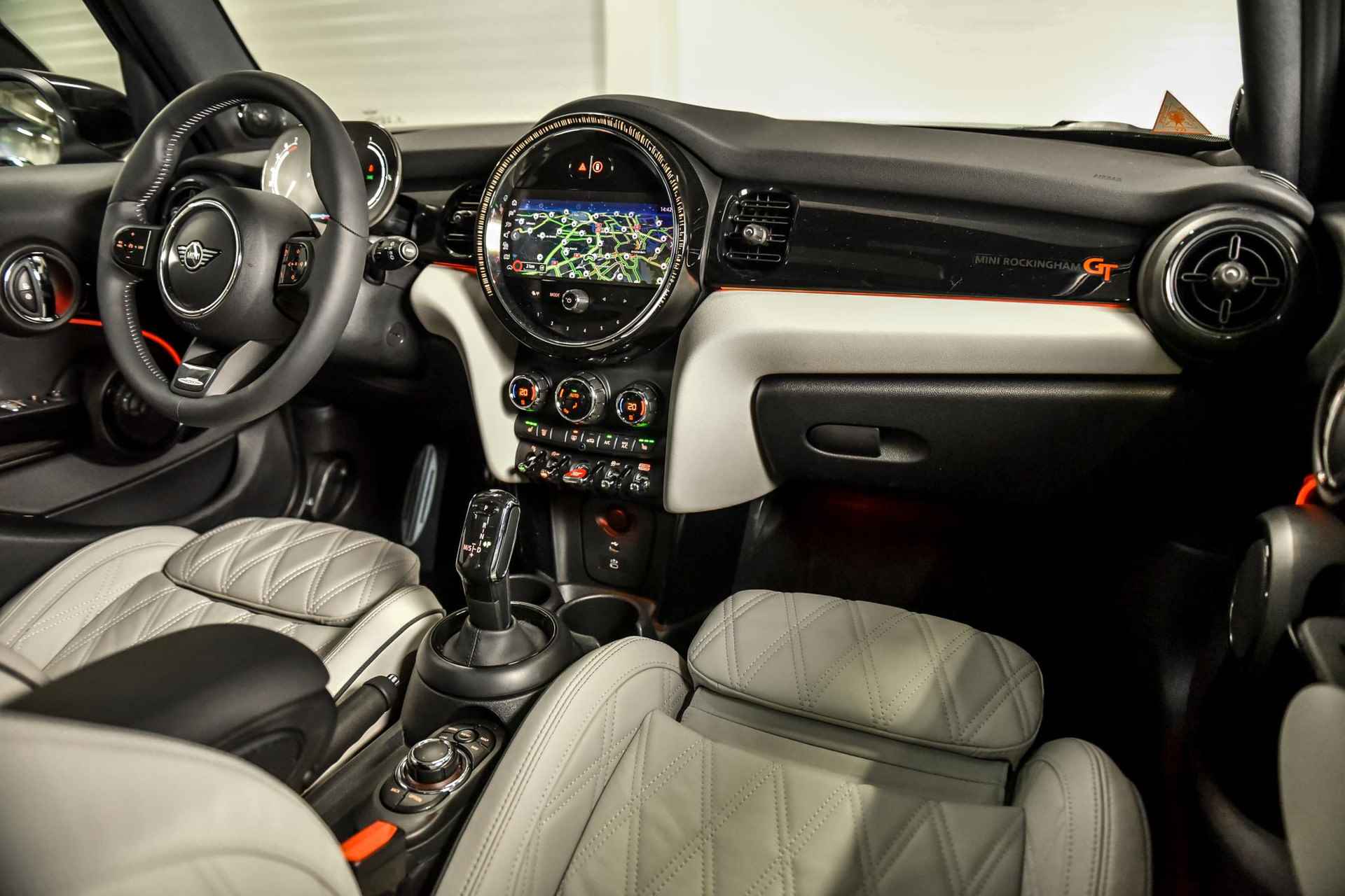 MINI 5-deurs Cooper S Rockingham GT Edition - 13/23