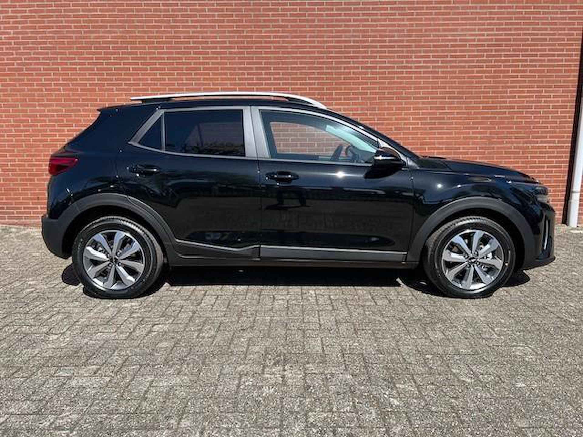 Kia Stonic 1.0 T-GDi MHEV DynamicPlusLine | €1.000,- inruilvoordeel | Snel leverbaar | Navigatie | Stoel- en stuurverwarming | Achteruitrijcamera - 14/24