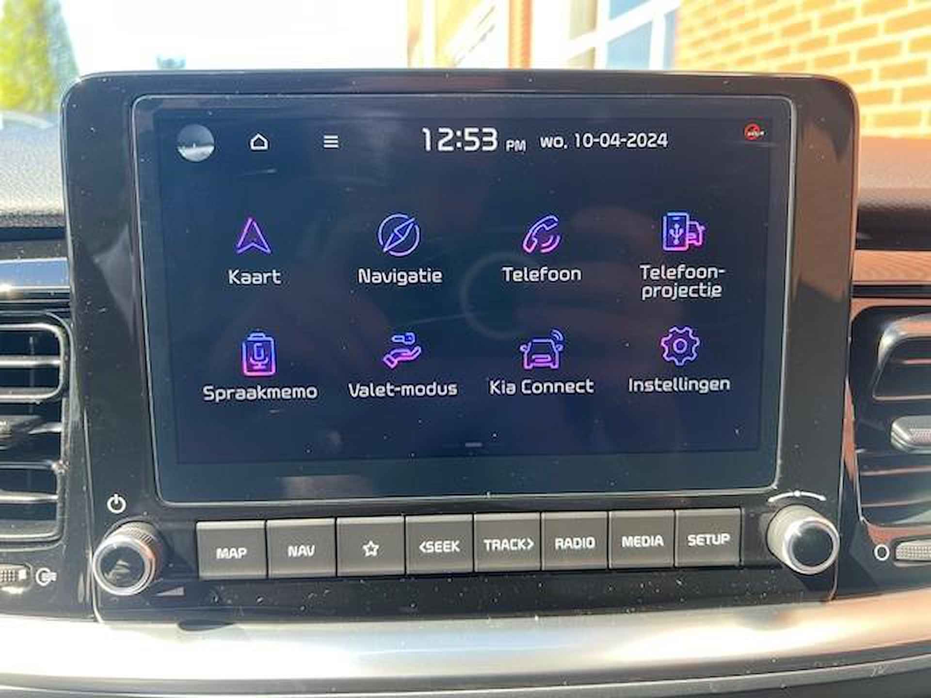 Kia Stonic 1.0 T-GDi MHEV DynamicPlusLine | €1.000,- inruilvoordeel | Snel leverbaar | Navigatie | Stoel- en stuurverwarming | Achteruitrijcamera - 18/24