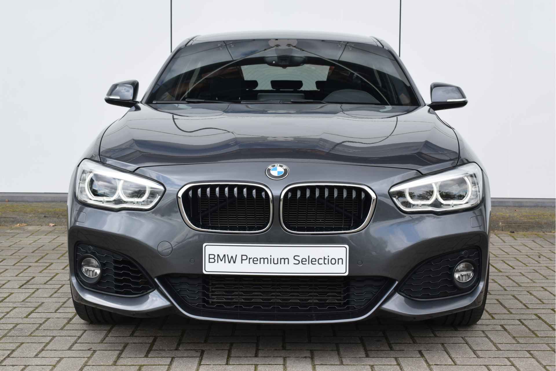 BMW 1-serie 118i Executive Automaat / Adaptieve LED / Sportstoelen / Park Assistant / M sportonderstel / Leder / Stoelverwarming - 8/28