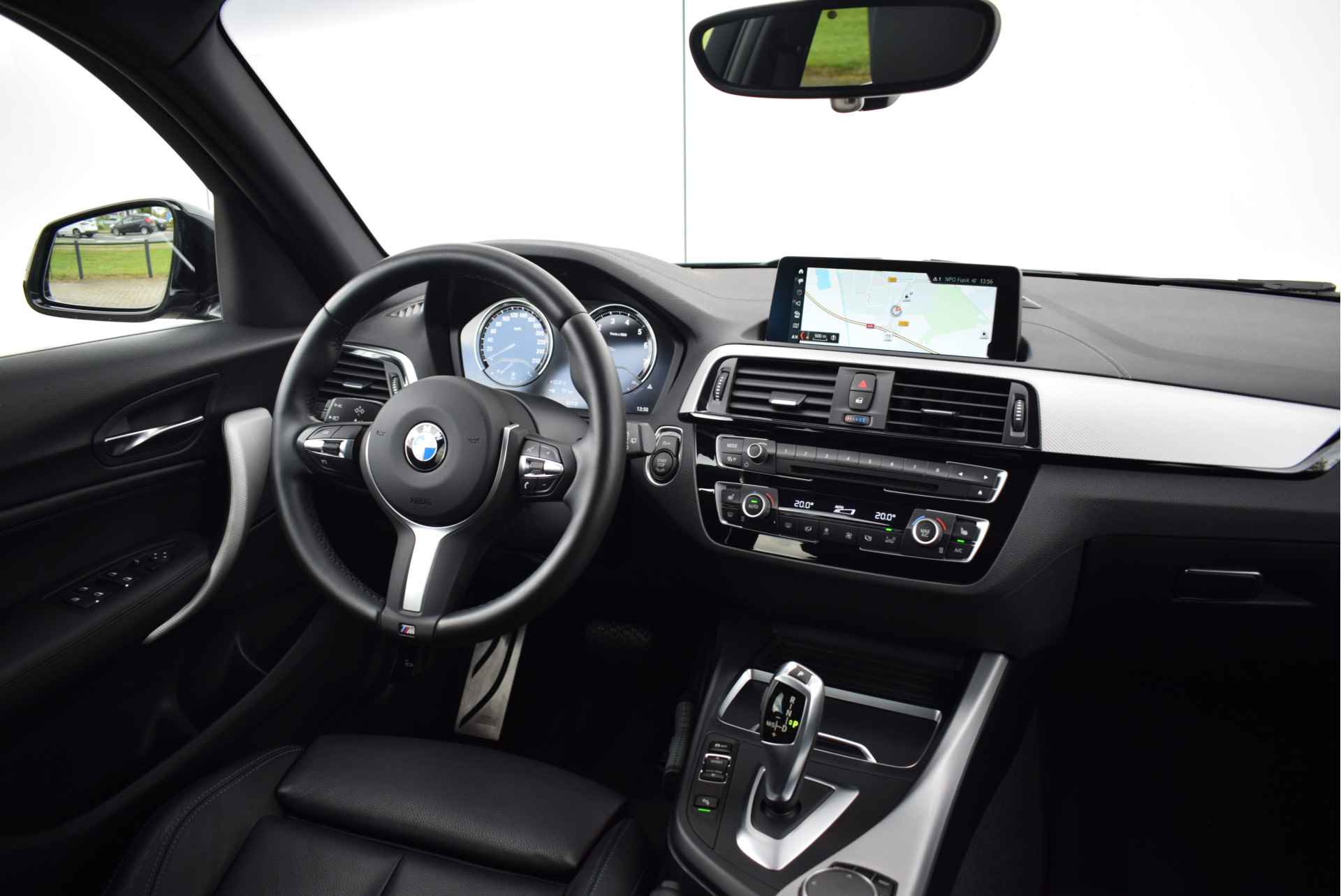 BMW 1-serie 118i Executive Automaat / Adaptieve LED / Sportstoelen / Park Assistant / M sportonderstel / Leder / Stoelverwarming - 17/28