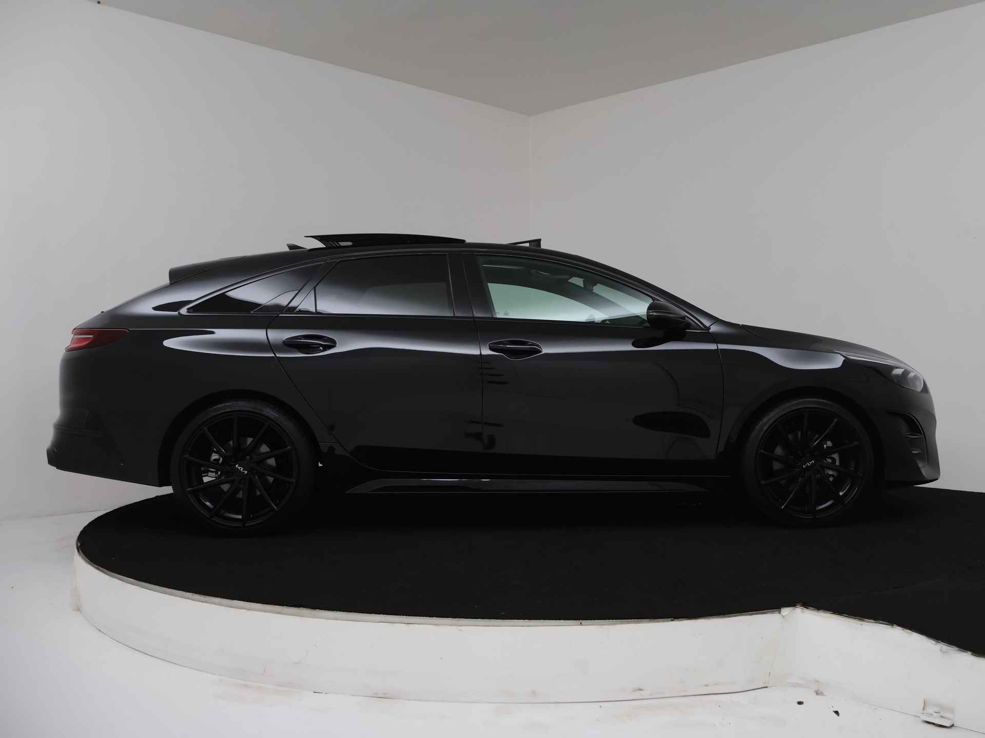 Kia ProCeed 1.5 T-GDi GT-PlusLine | Black Edition | 19 Inch Lichtmetalen velgen | Panoramadak | Beschikbaar per 10-01-2025 - 15/41