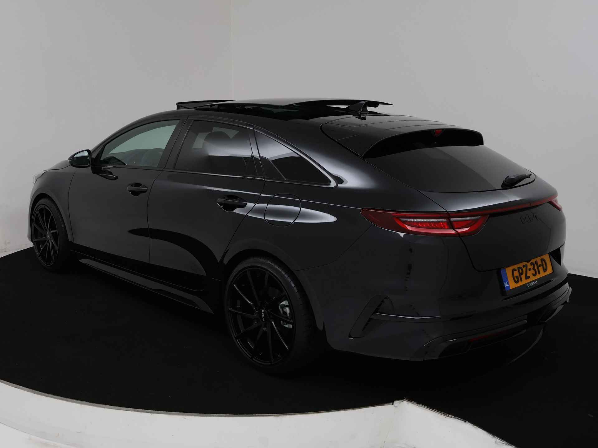 Kia ProCeed 1.5 T-GDi GT-PlusLine | Black Edition | 19 Inch Lichtmetalen velgen | Panoramadak | Beschikbaar per 10-01-2025 - 16/41