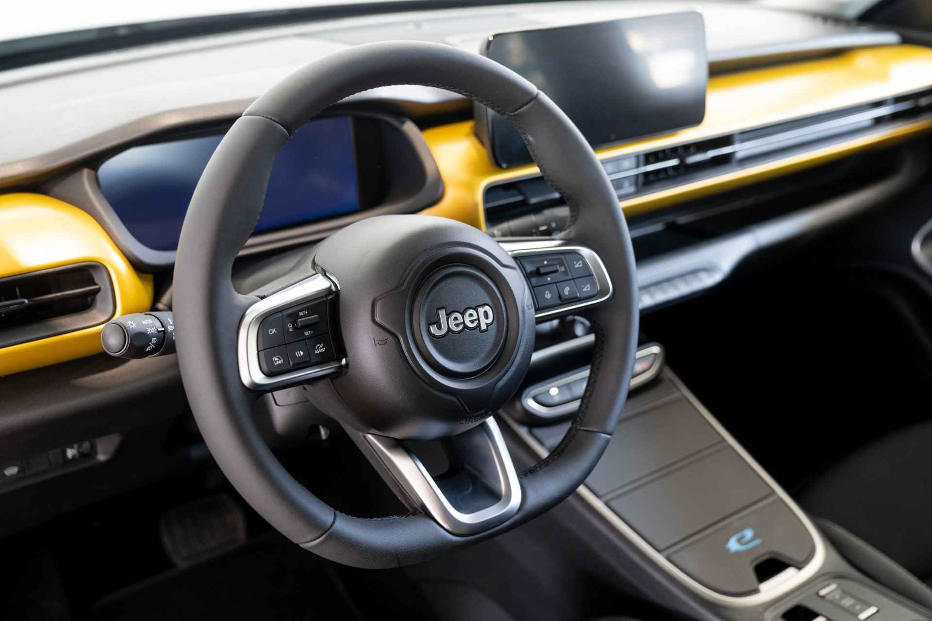 Jeep Avenger 1st Edition 54 kWh | Navigatie | All Season banden | Camera | Adaptive Cruise | 18 inch lichtmetaal | Parkeersensoren | - 16/37