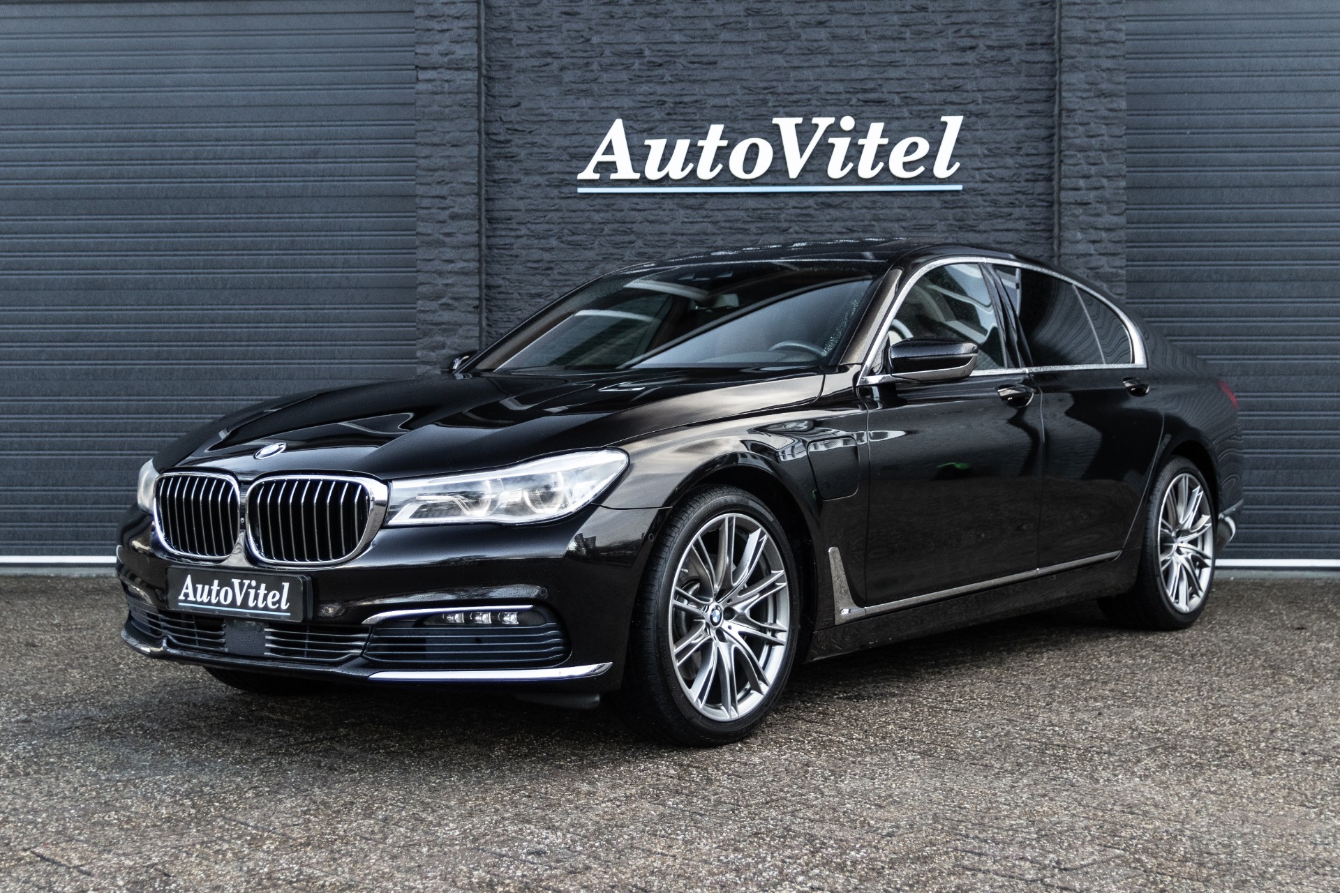 BMW 7 Serie 740e Individual | Glasdak | Climate Comfortleder + Massage | Bowers&Wilkins | 360° Camera | Adaptive Cruise | Head-Up | Soft Clo