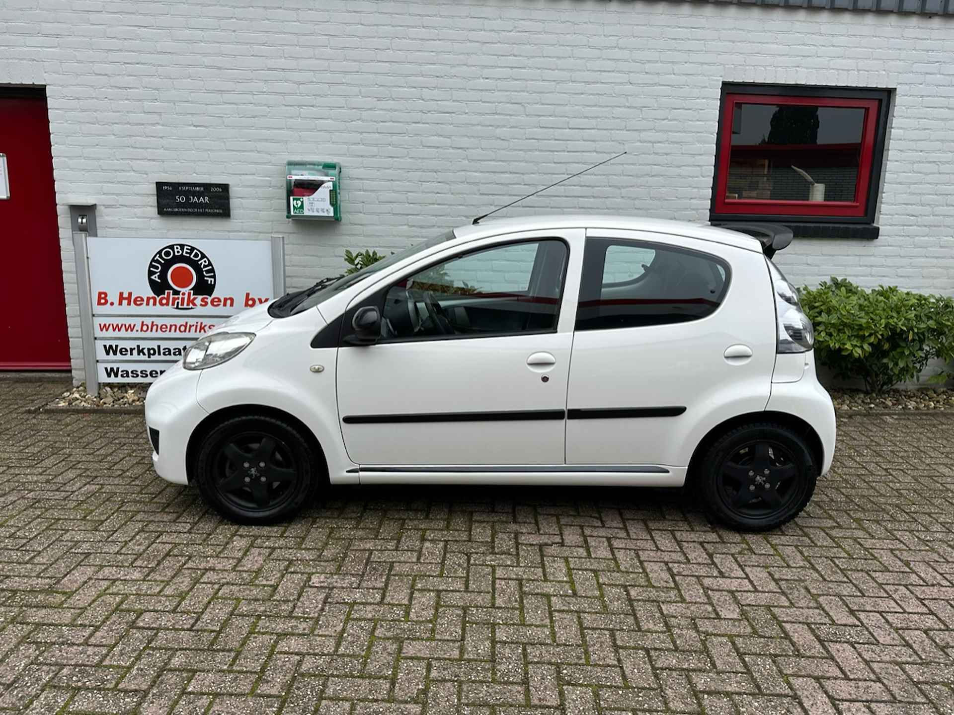 Peugeot 107 1.0 12V 68PK XS 5D/ Airco/ Origineel NL/ All season banden/ Lichtmetalen velgen/ Centrale vergrendeling/ Origineel NL/ NAP - 3/30